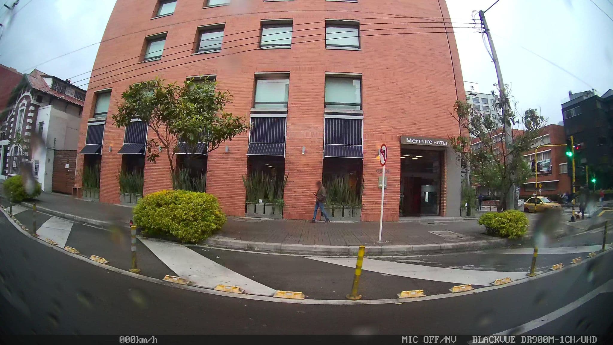 Street view near Mercure BH Zona Financiera, Barrio San Luis — © kaart_4 (CC BY-SA · Mapillary)
