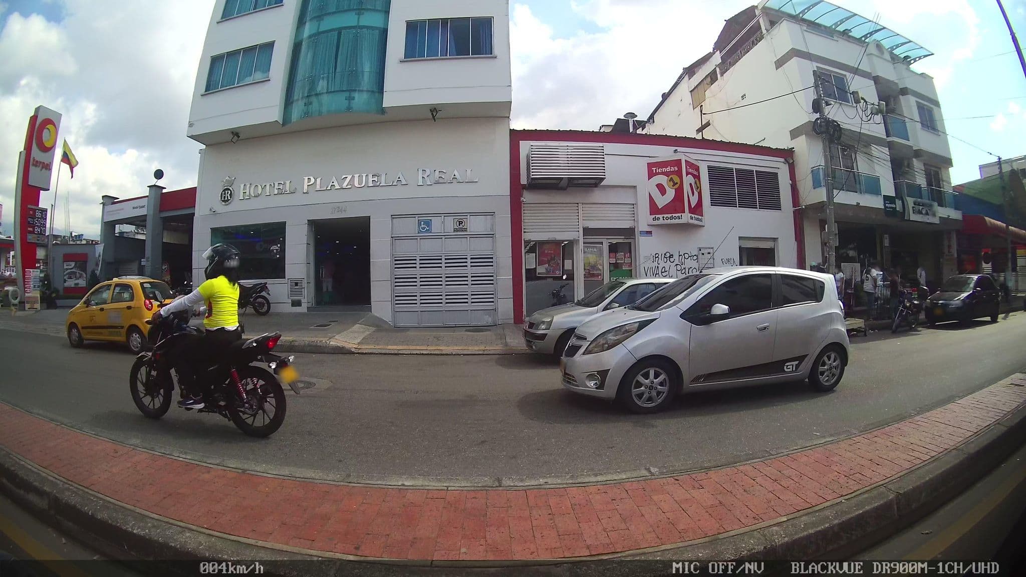 Street view near Hotel Plazuela Real, Bucaramanga — © kaart_2 (CC BY-SA · Mapillary)