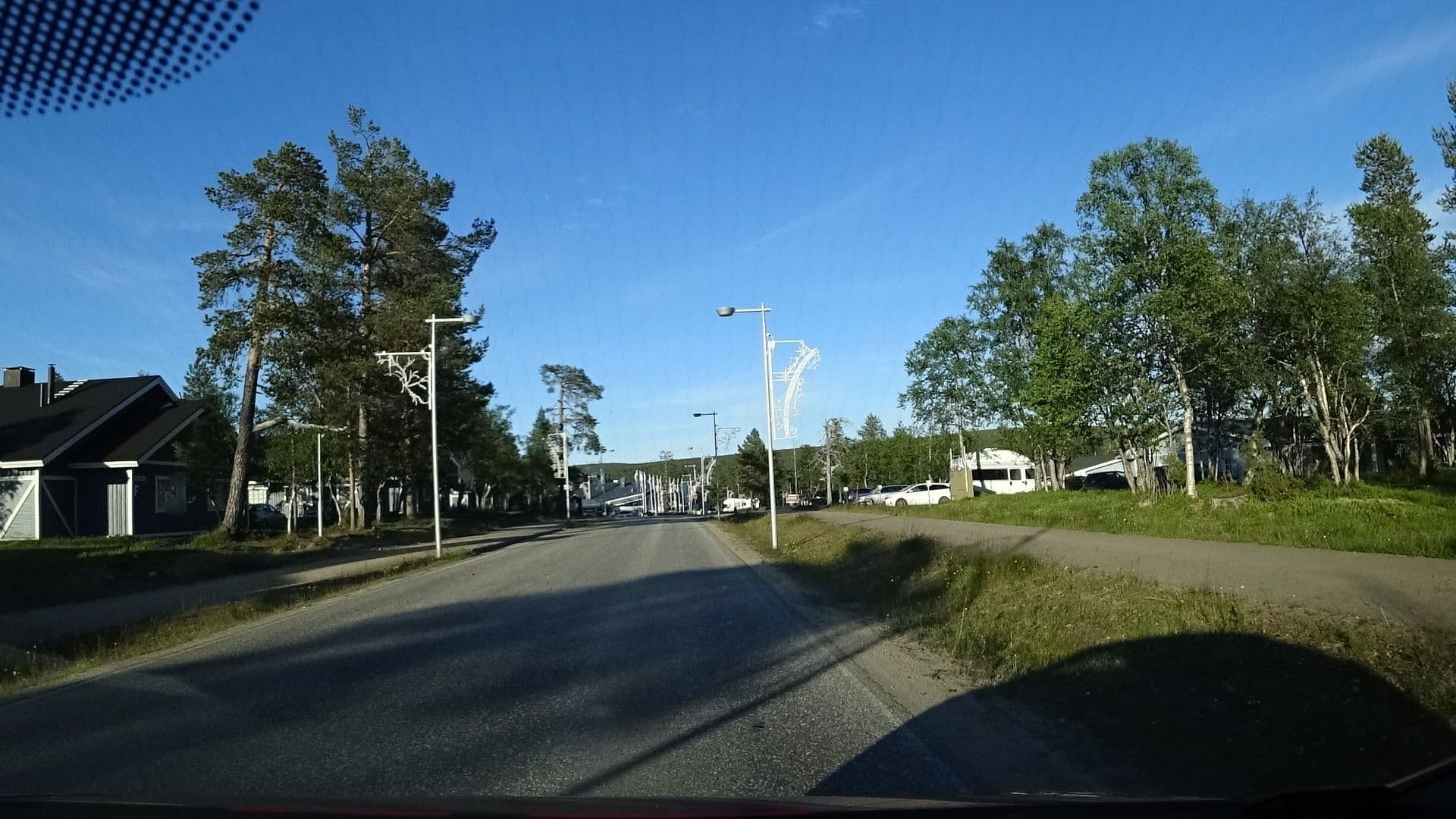 Street view near Saariselan Marjamajat, Ivalo — © kino (CC BY-SA · Mapillary)
