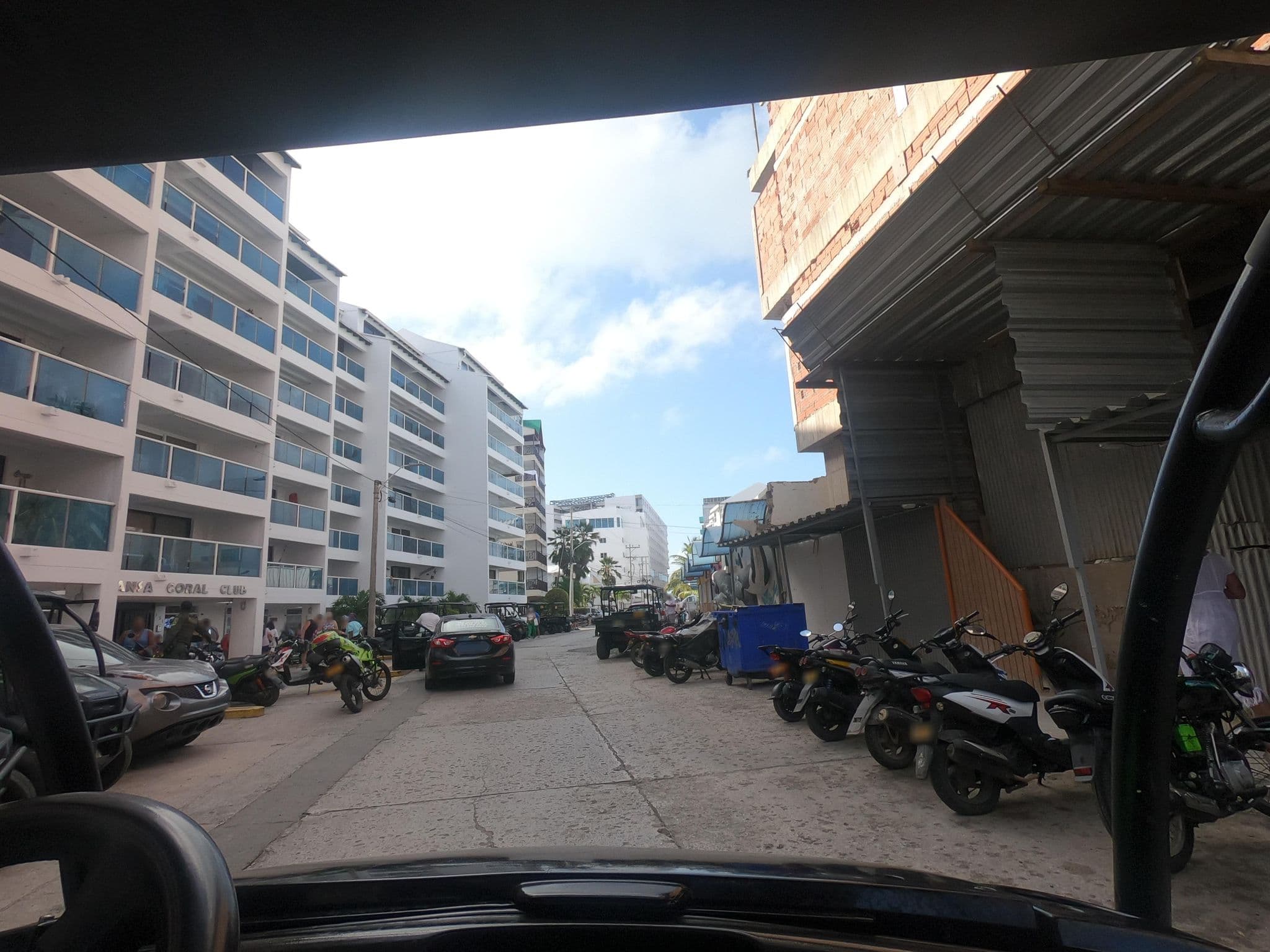 Street view near Hotel el Dorado, San Andrés — © angoca (CC BY-SA · Mapillary)