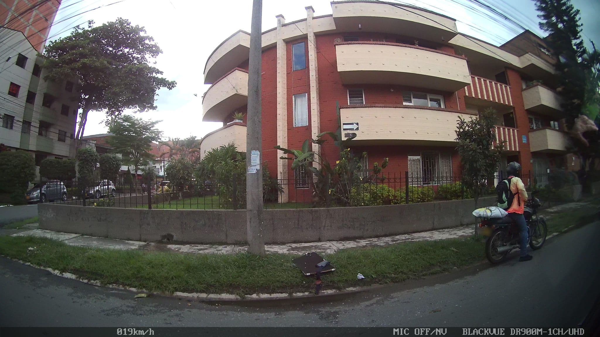 Street view near Almaviva Casa Hotel, Medellín