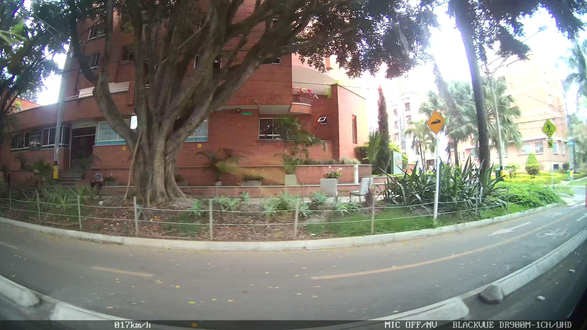Street view near Casa Freud, Medellín — © kaart_4 (CC BY-SA · Mapillary)