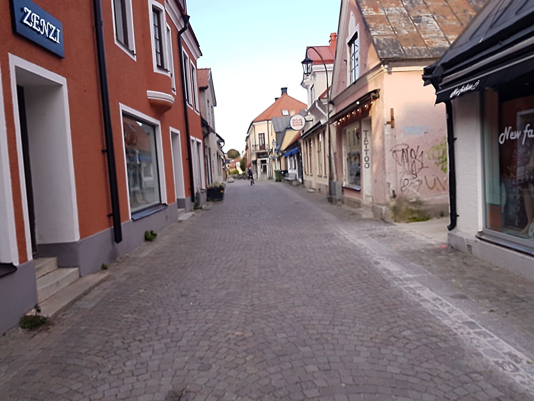 Street view near Adelsgatan 36 lägenhetshotell, Gotland Living and Meeting, Visby — © ainali (CC BY-SA · Mapillary)