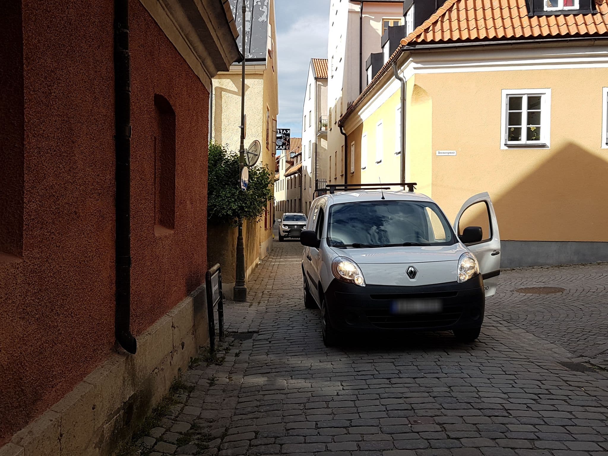 Street view near Frälsningsarmén, Visby — © jopparn (CC BY-SA · Mapillary)