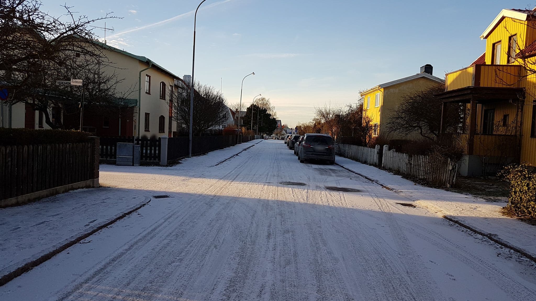 Street view near Polhemsgatan, Visby — © ainali (CC BY-SA · Mapillary)