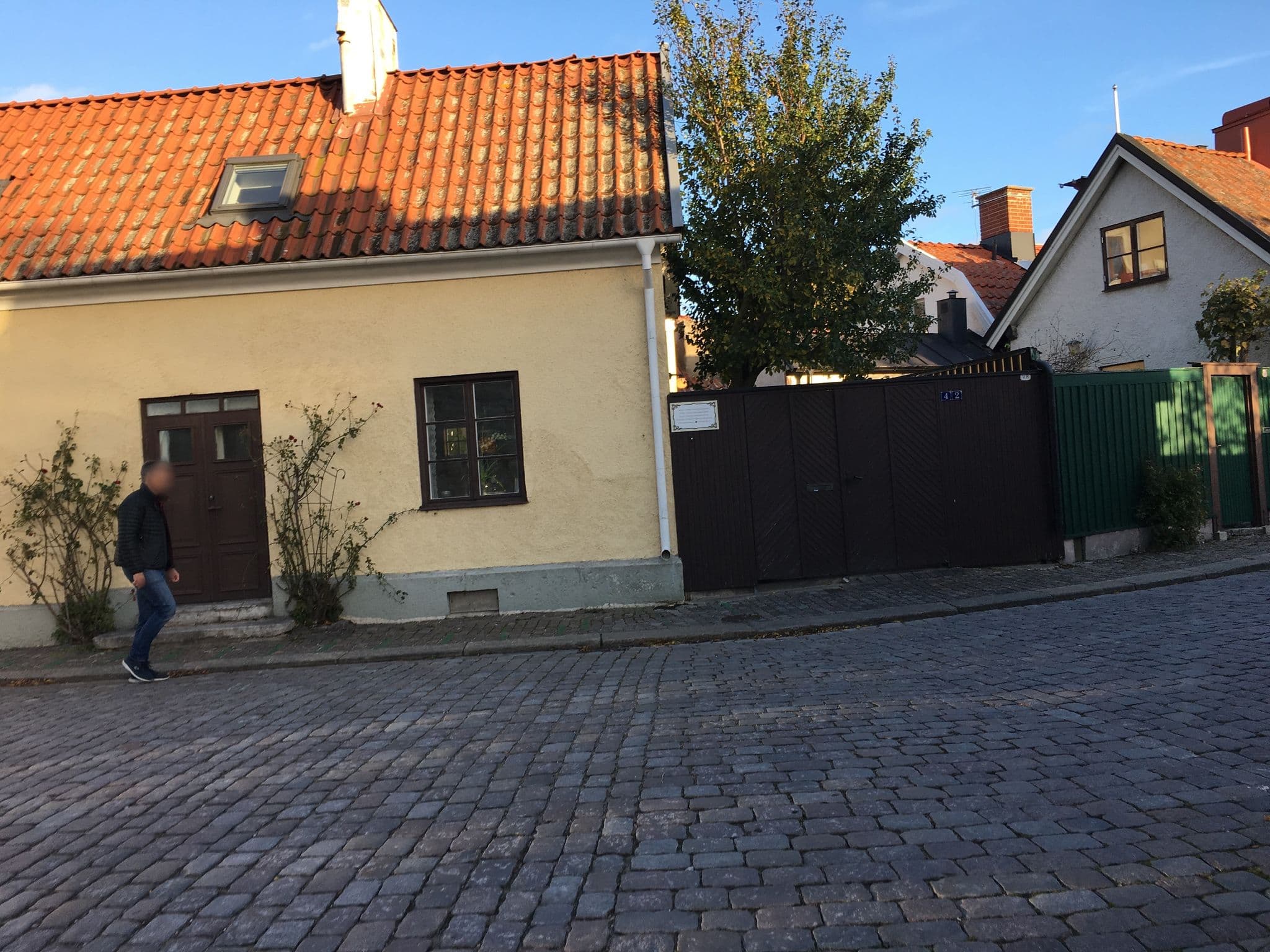 Street view near Casa Kruttornet & Villa Fiskarporten, Visby — © visbystar (CC BY-SA · Mapillary)