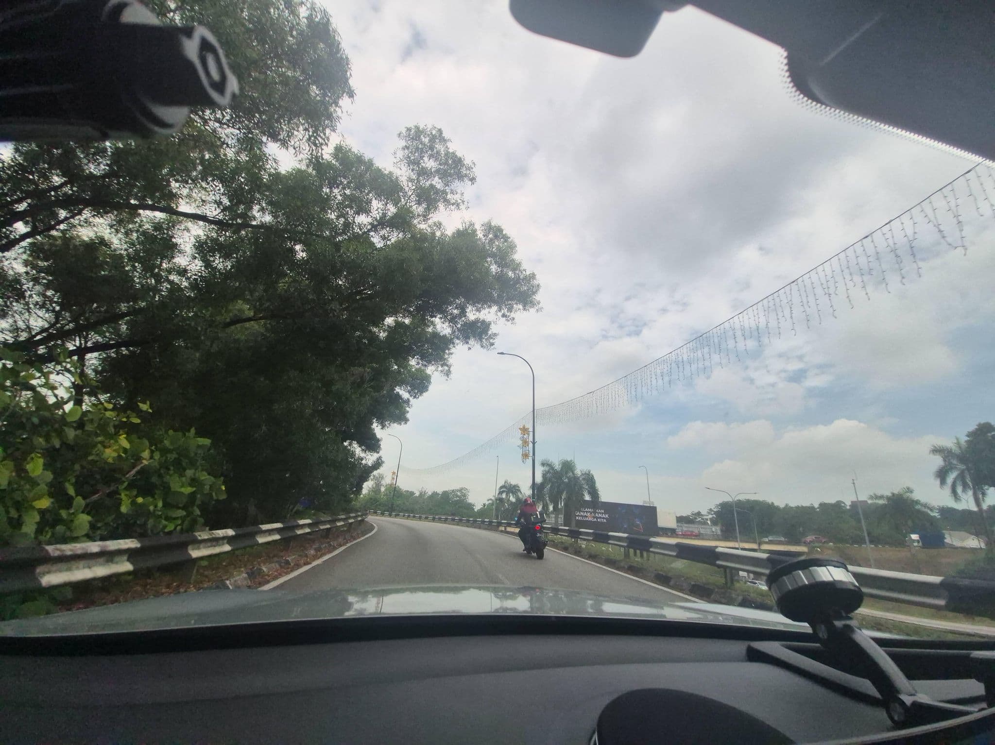 Street view near o' boutique suites, Batu Tiga — © lin_wang (CC BY-SA · Mapillary)