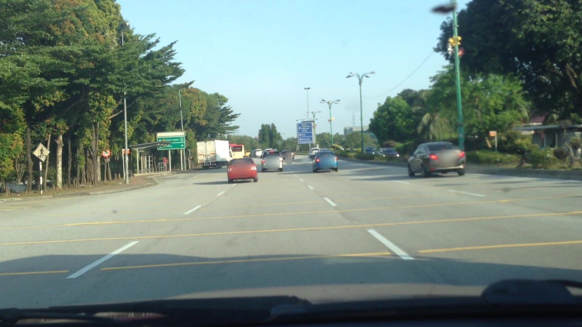 Street view near carlton hotel, Batu Tiga — © lvl5 (CC BY-SA · Mapillary)