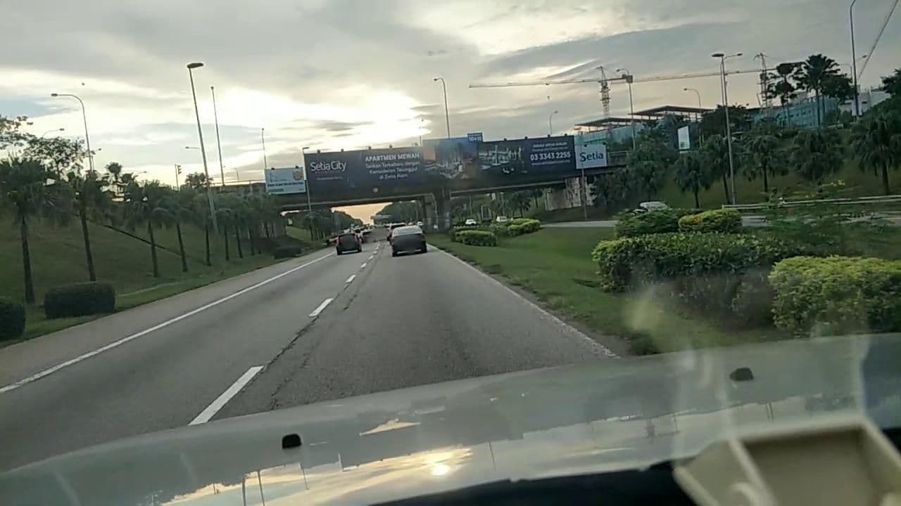 Street view near Selesa Resort, Setia Alam — © roadroid (CC BY-SA · Mapillary)