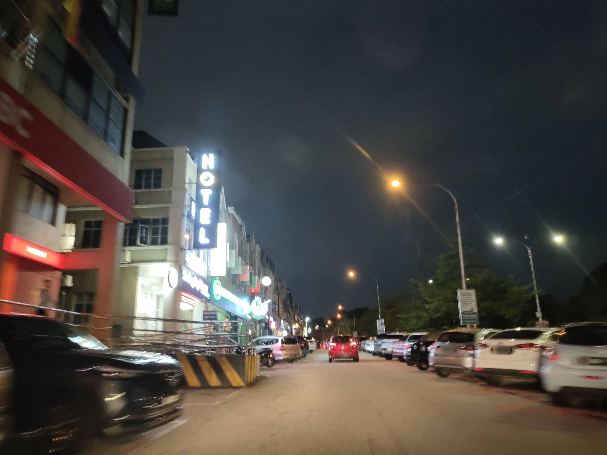 Street view near Best View Hotel, Subang Jaya — © zh9567 (CC BY-SA · Mapillary)