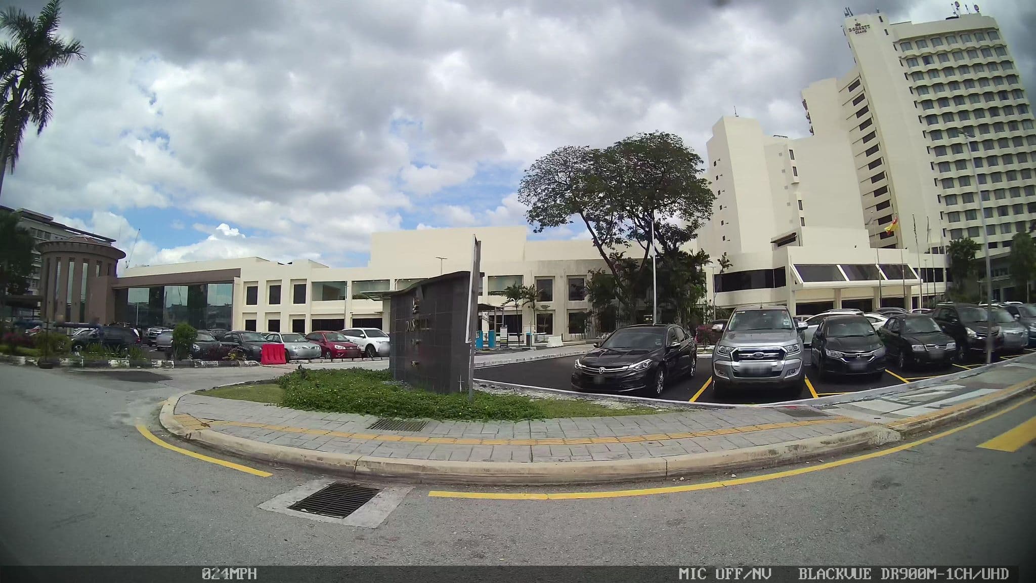 Street view near Premier Lounge Room Grand Dorsett Subang Hotel, Glenmarie Estate — © kaart_1 (CC BY-SA · Mapillary)