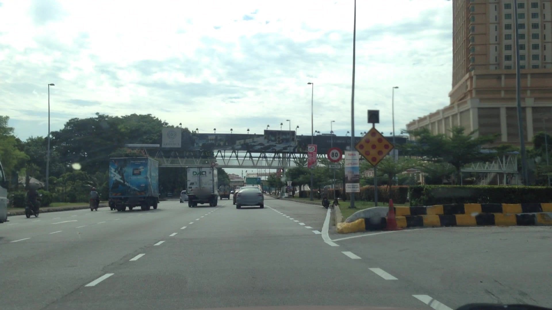 Street view near tilam gebu, Bandar Sunway — © lvl5 (CC BY-SA · Mapillary)