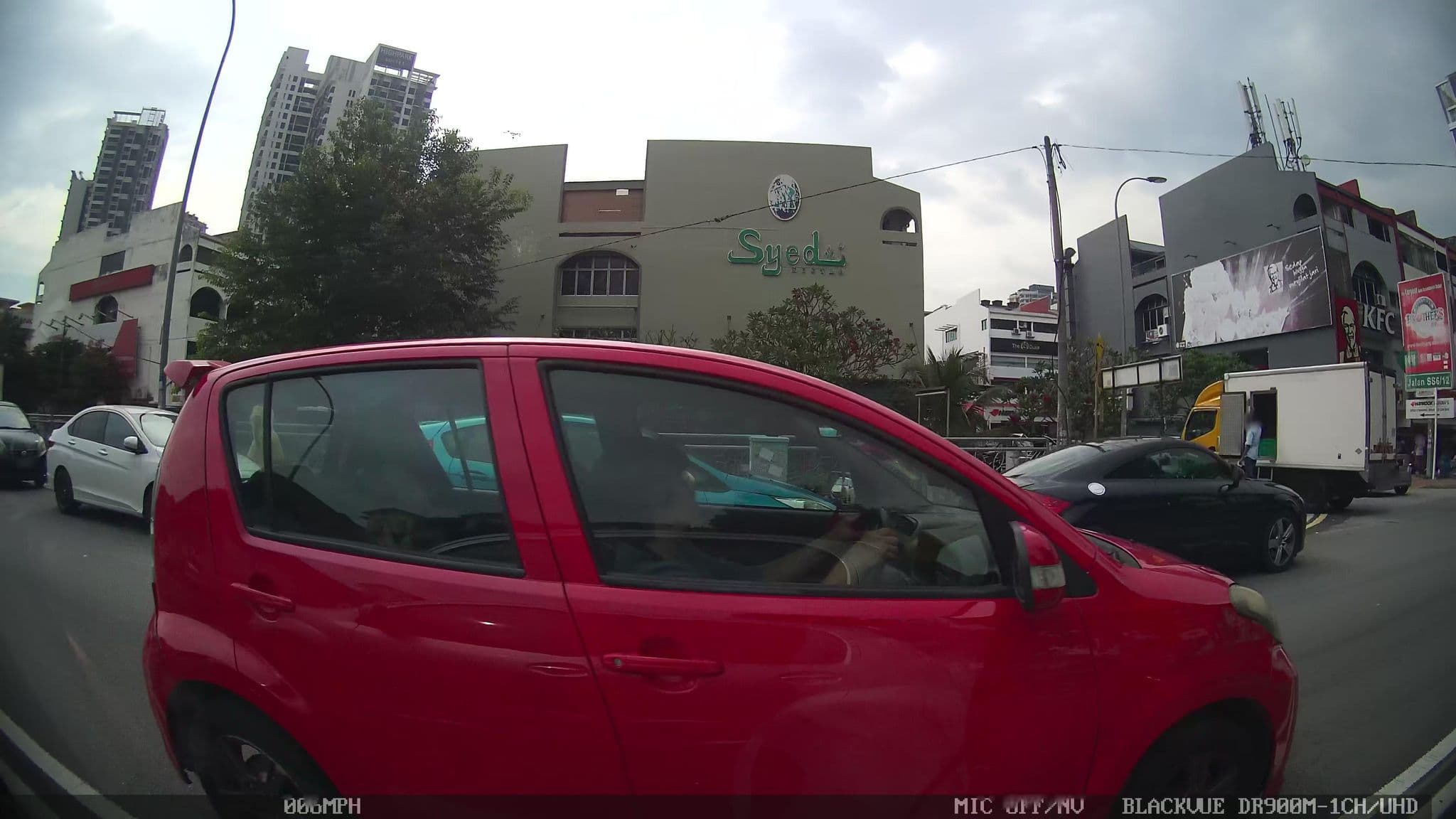 Street view near Hotel QQ, Petaling Jaya — © kaart_1 (CC BY-SA · Mapillary)