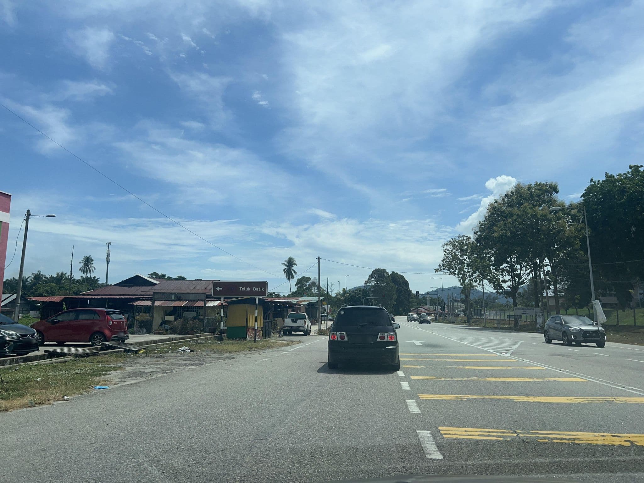 Street view near Valley View Hotel,Teluk Batik, Lumut — © petajalanterbuka (CC BY-SA · Mapillary)