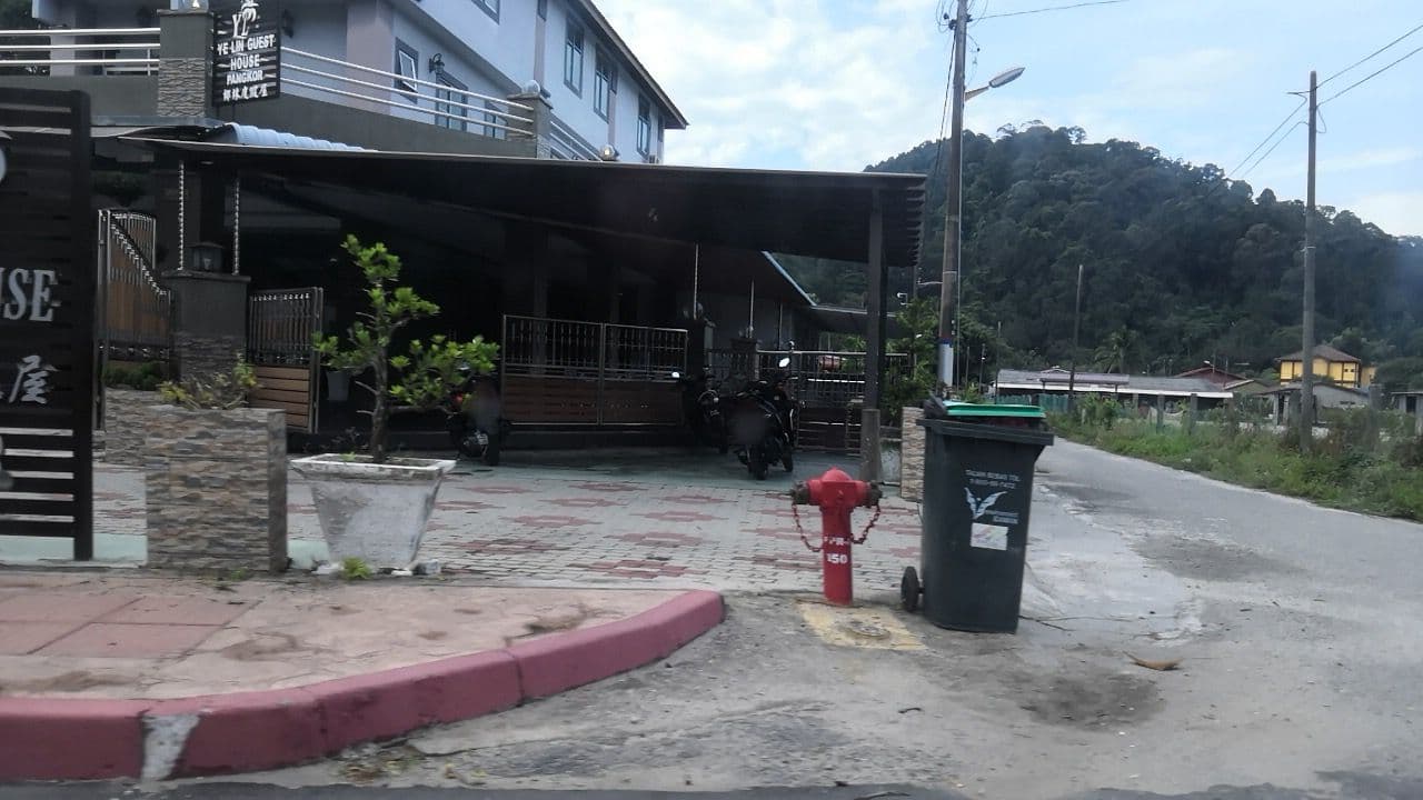 Street view near 椰林度假屋 YL Guesthouse, Pangkor — © amira_natasha (CC BY-SA · Mapillary)