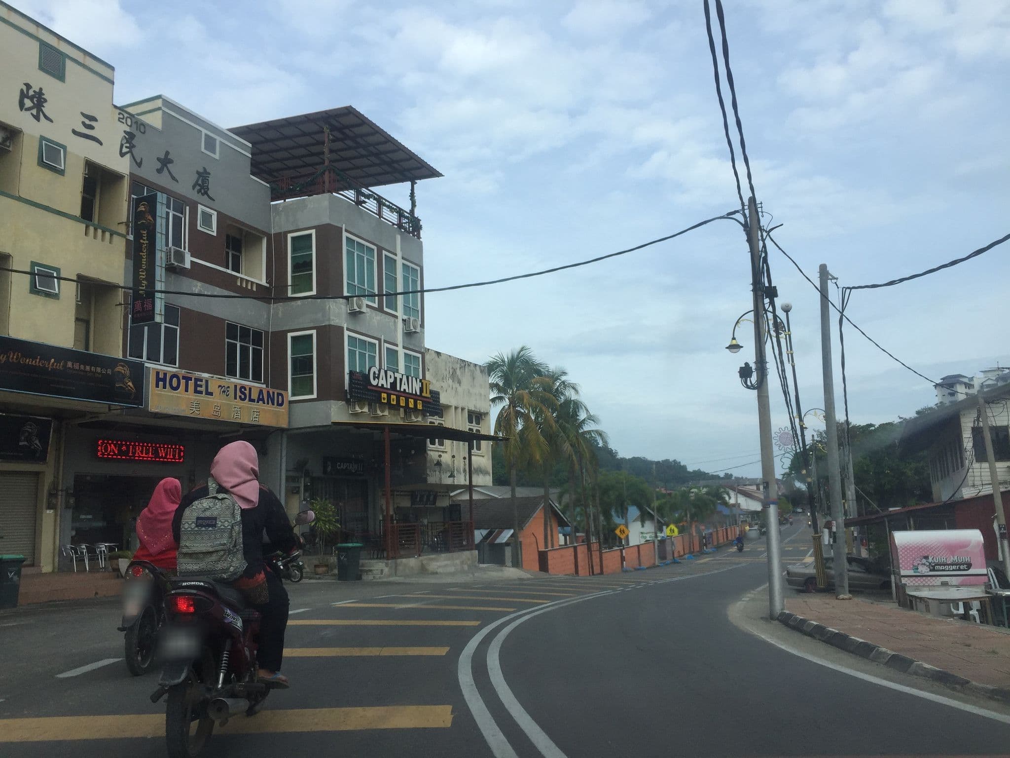 Street view near Best Stay Hotel Pangkor Island, Pangkor — © amnisyafiqah (CC BY-SA · Mapillary)