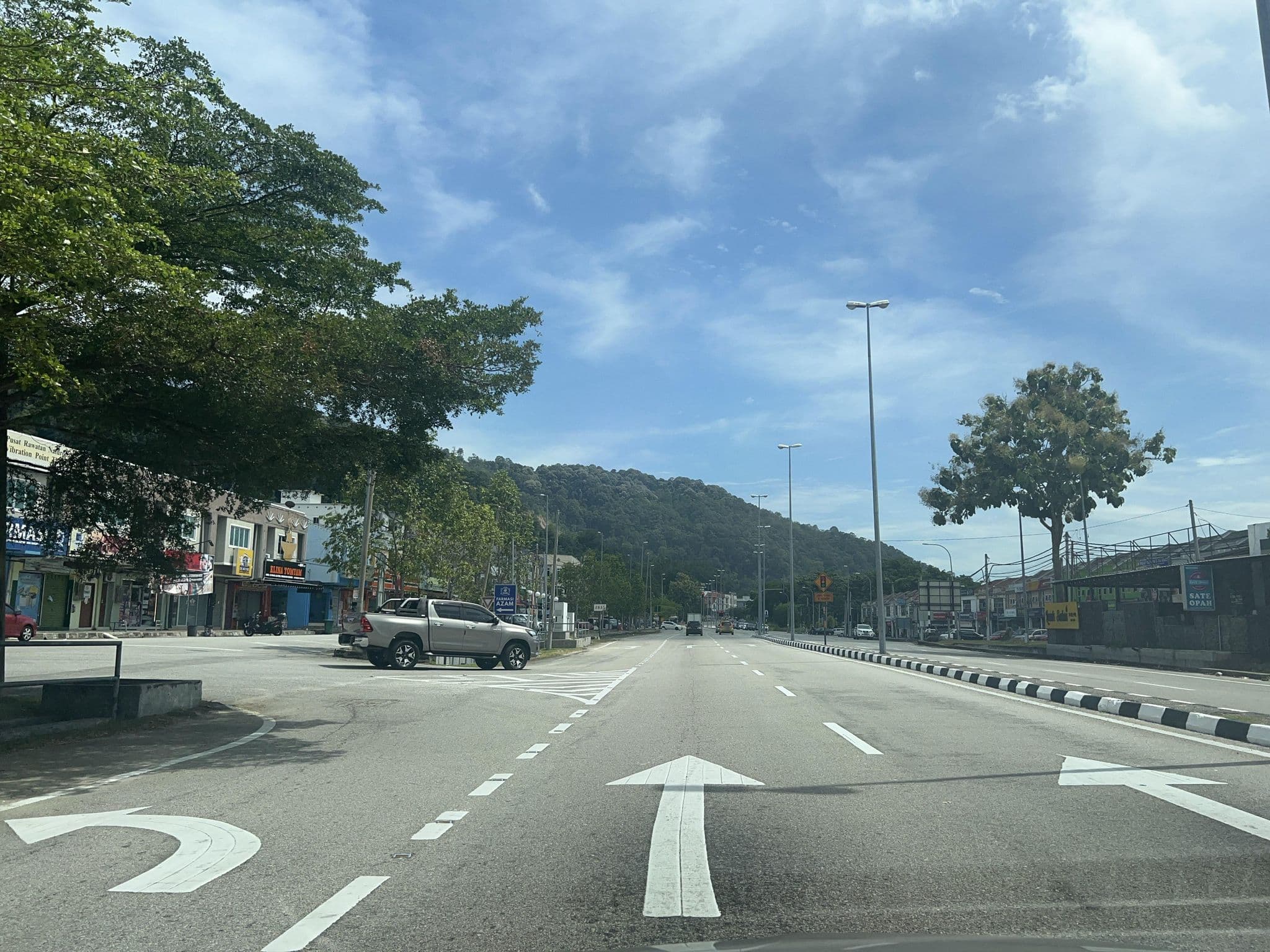 Street view near Mornington Hotel, Lumut — © petajalanterbuka (CC BY-SA · Mapillary)