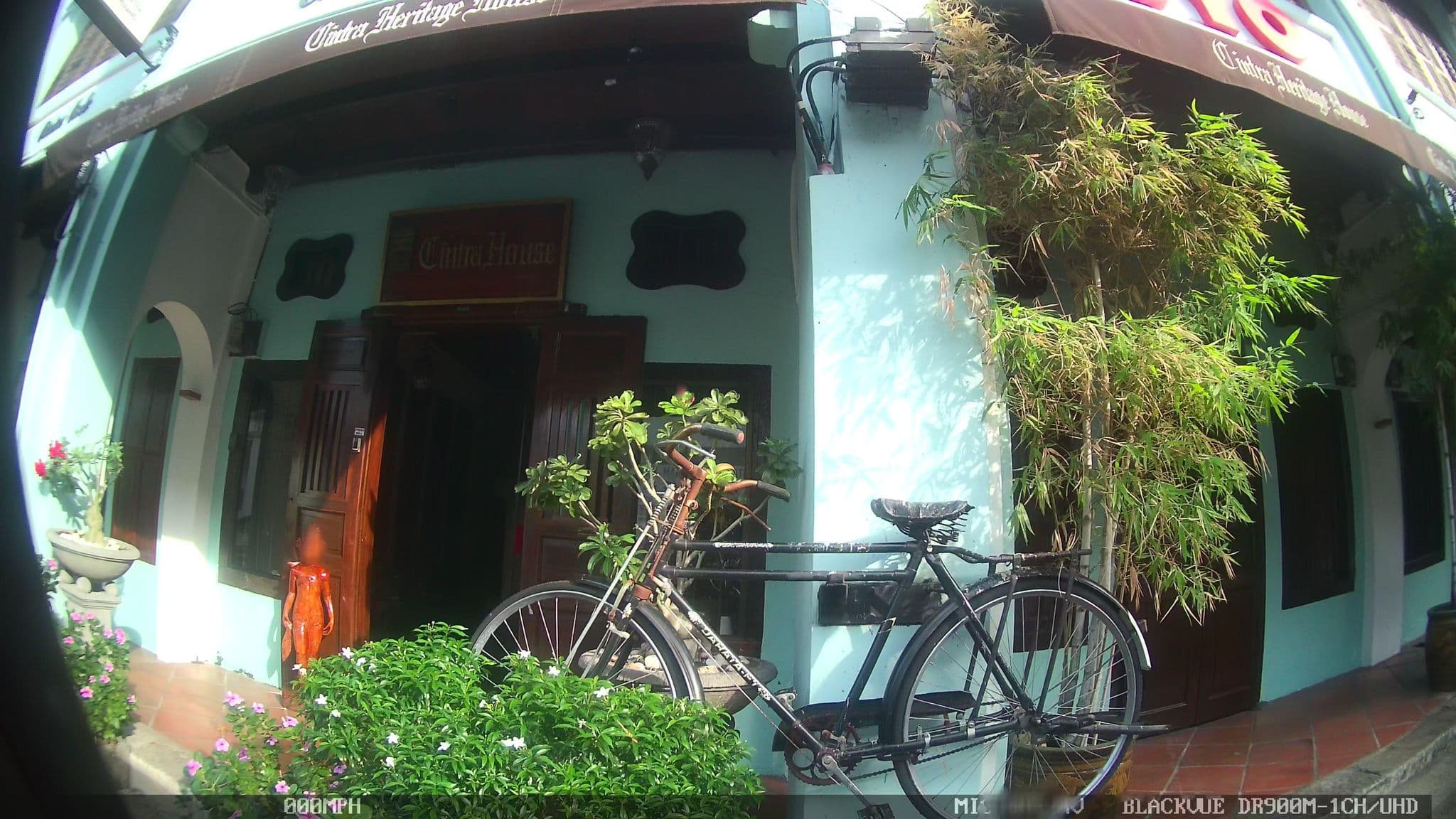 Street view near Oasis Hotel, George Town — © kaart_4 (CC BY-SA · Mapillary)