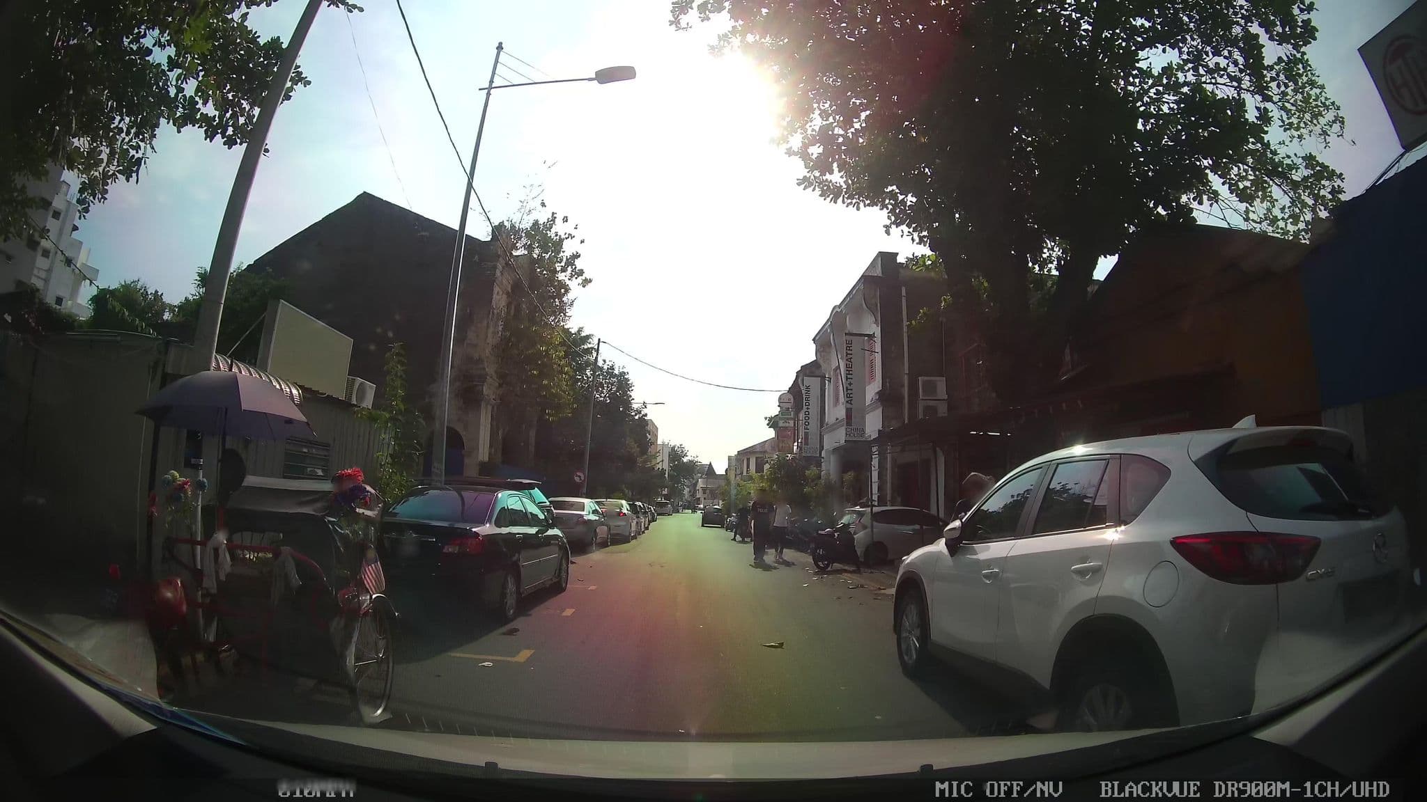 Street view near Sekeping Victoria, George Town — © kaart_4 (CC BY-SA · Mapillary)