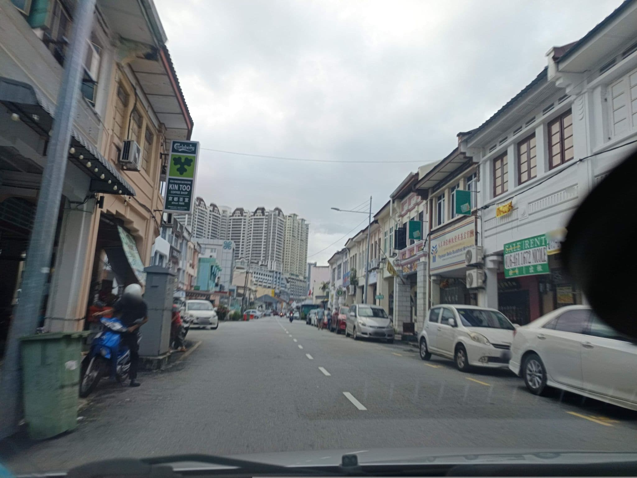 Street view near Kin Too Budget Hotel 京都旅社, George Town — © YikQin (CC BY-SA · Mapillary)