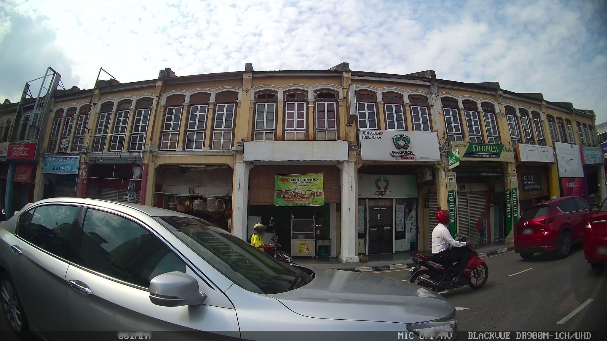 Street view near Roti Bakar Homestay, George Town — © kaart_4 (CC BY-SA · Mapillary)