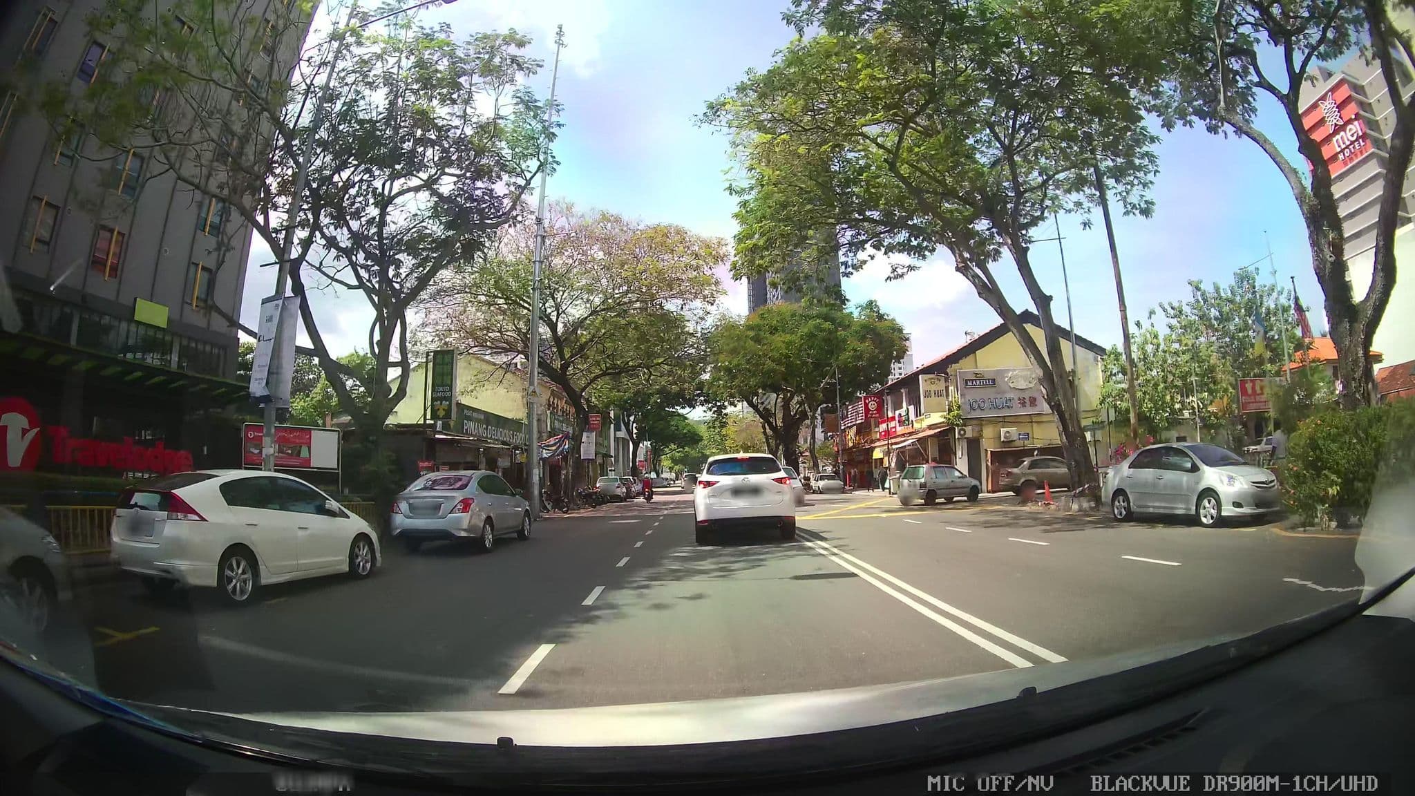 Street view near Grand Paradise Hotel, George Town — © kaart_4 (CC BY-SA · Mapillary)