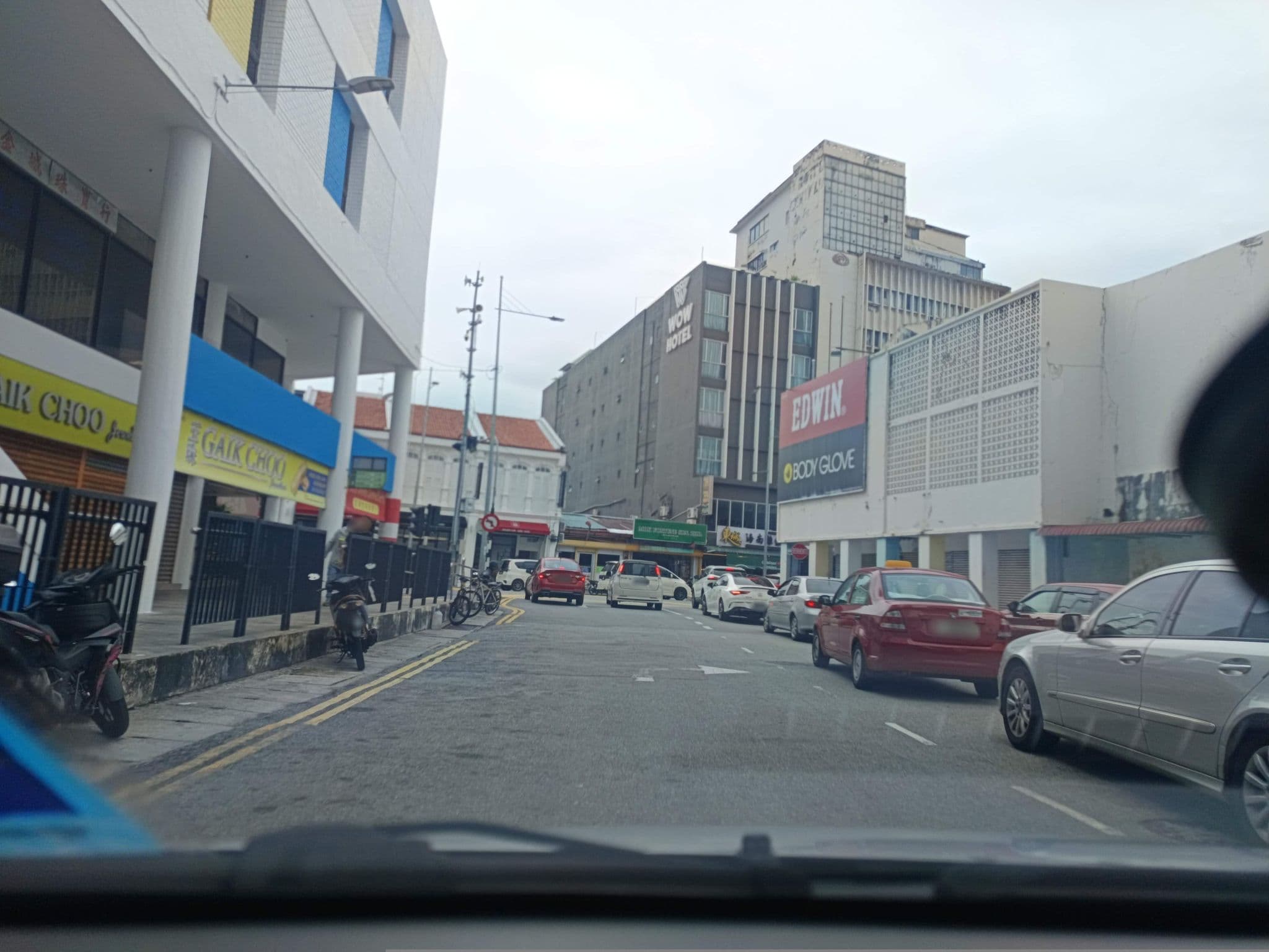 Street view near Wow Hotel, George Town — © YikQin (CC BY-SA · Mapillary)