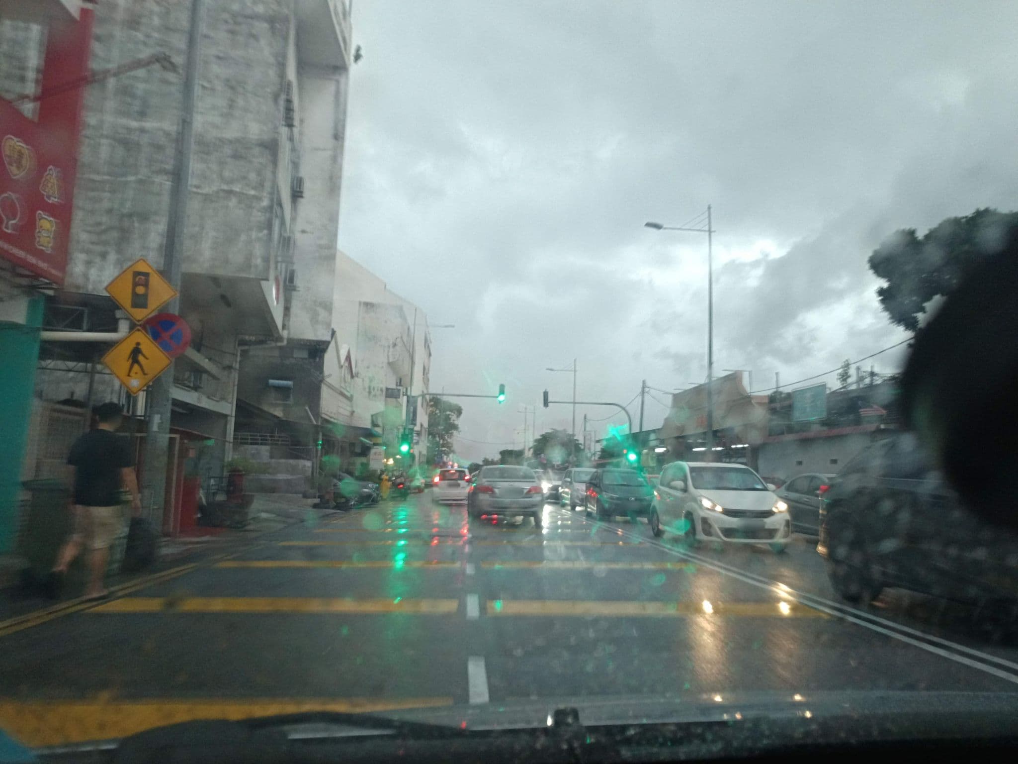 Street view near Soundmaker Hostel, George Town — © YikQin (CC BY-SA · Mapillary)
