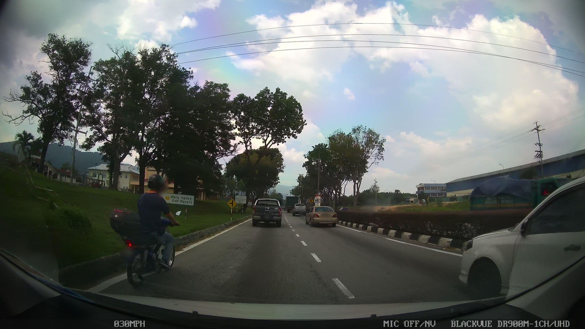Street view near Grand View Hotel Lobby, Kampung Manjoi — © kaart_4 (CC BY-SA · Mapillary)