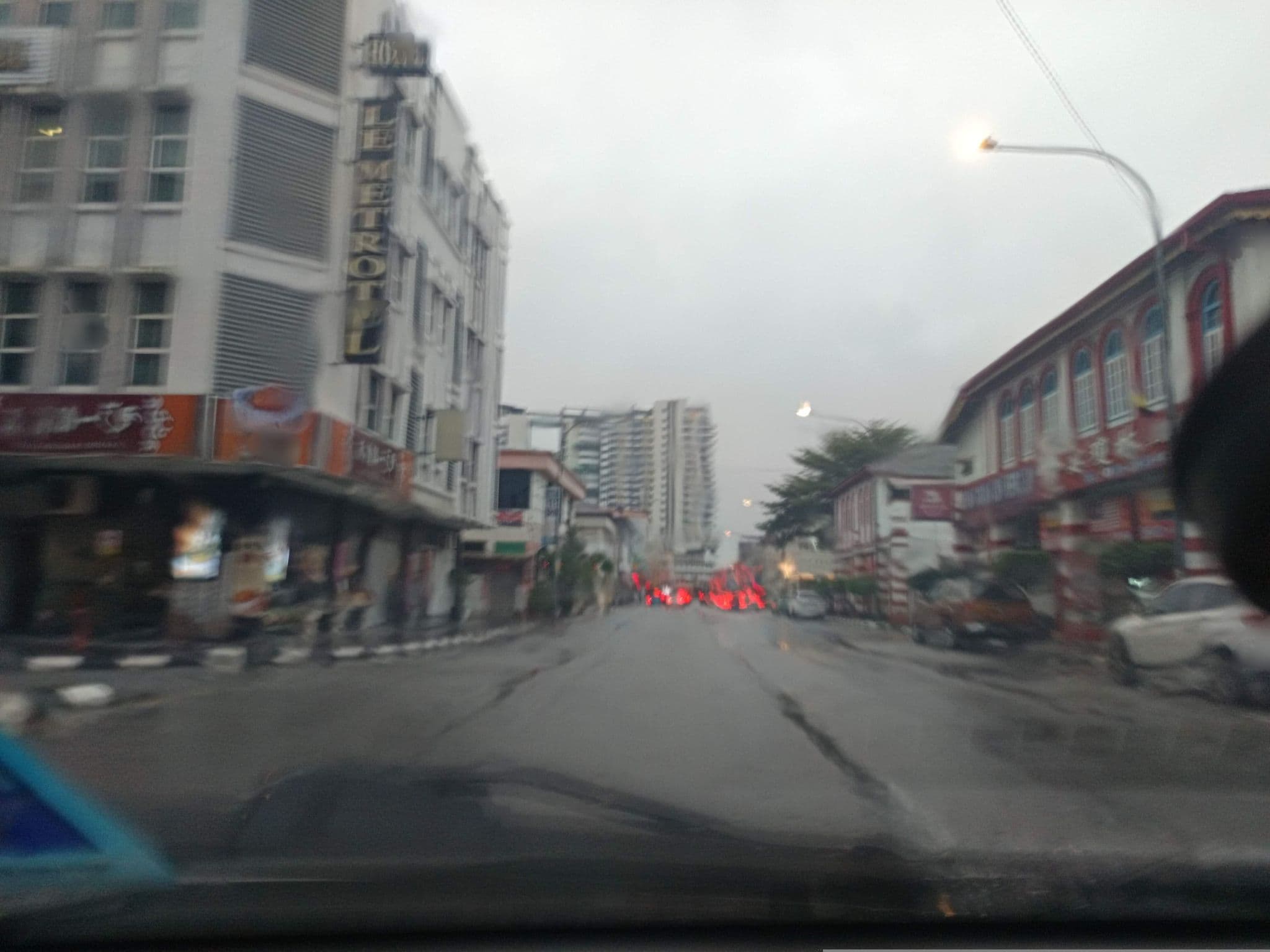 Street view near De Quinton Hotel Plt, Ipoh — © YikQin (CC BY-SA · Mapillary)