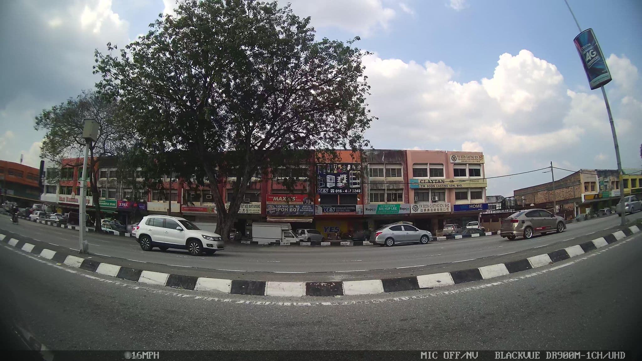 Street view near Hotel KK, Kampung Manjoi — © kaart_4 (CC BY-SA · Mapillary)