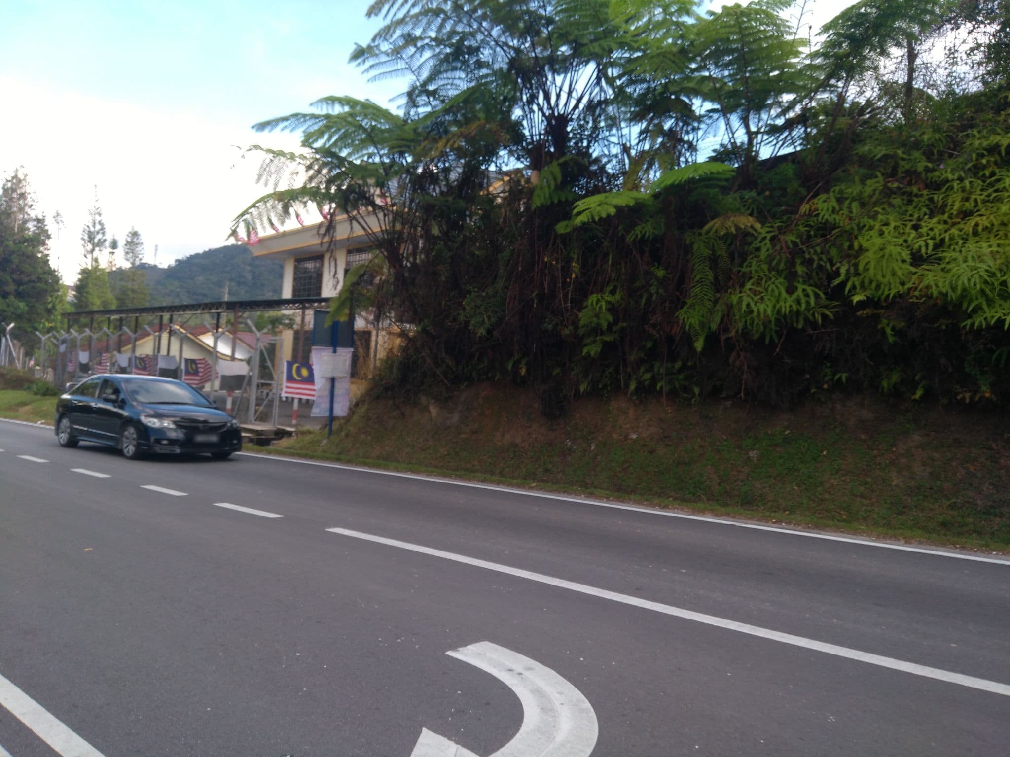 Street view near Banglo DBKL Rumah Rehat DBKL Rumah Peranginan DBKL (Highland Cottage), Tanah Rata — © remonet (CC BY-SA · Mapillary)