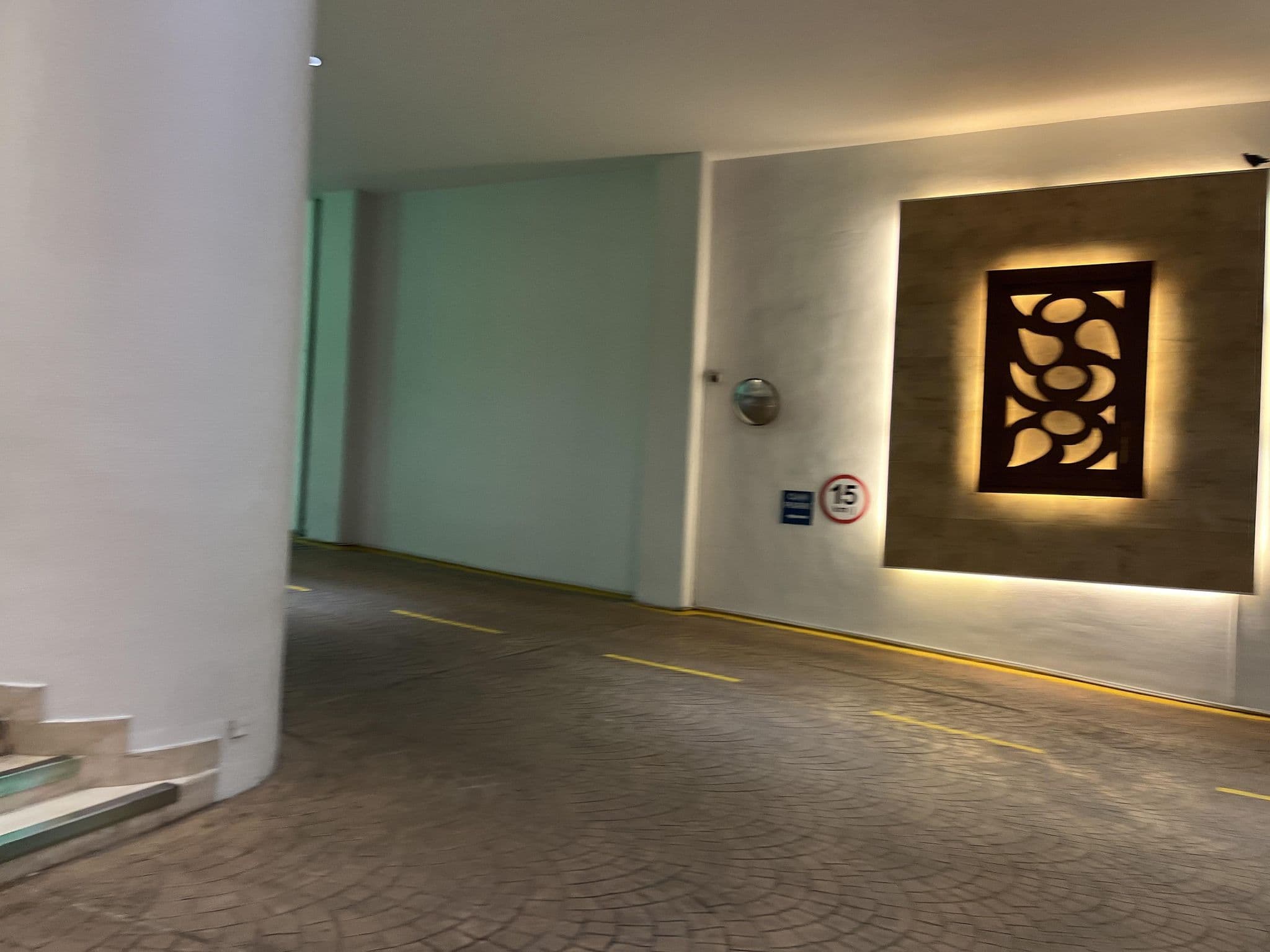 Street view near Federal Hotel, 4th Floor, Room 6, George Town — © takaken (CC BY-SA · Mapillary)
