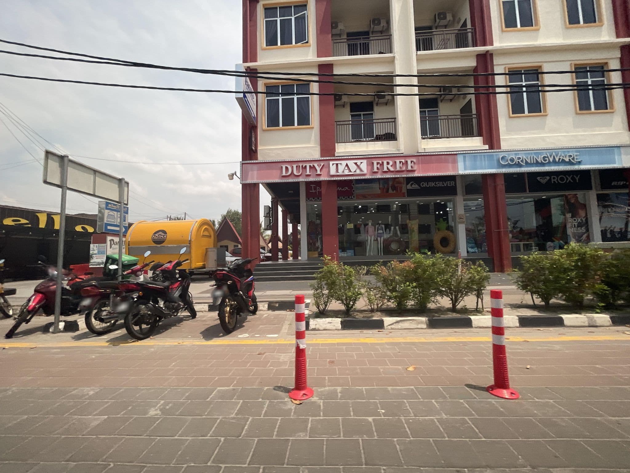Street view near Best Star Resort Hotel, Pantai Cenang — © filipb (CC BY-SA · Mapillary)