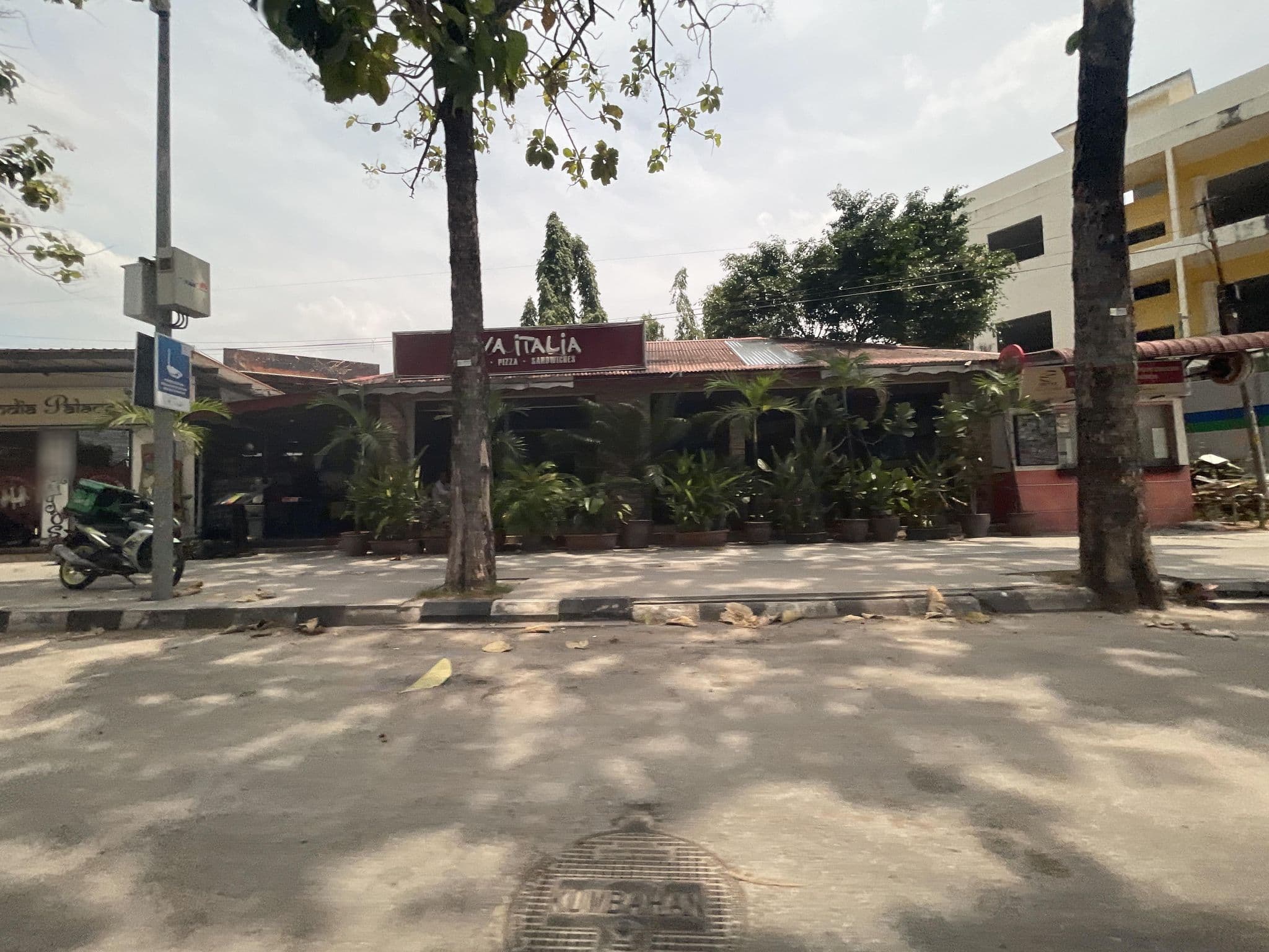 Street view near Mz Motel/ Cenang Rest House, Pantai Cenang — © filipb (CC BY-SA · Mapillary)