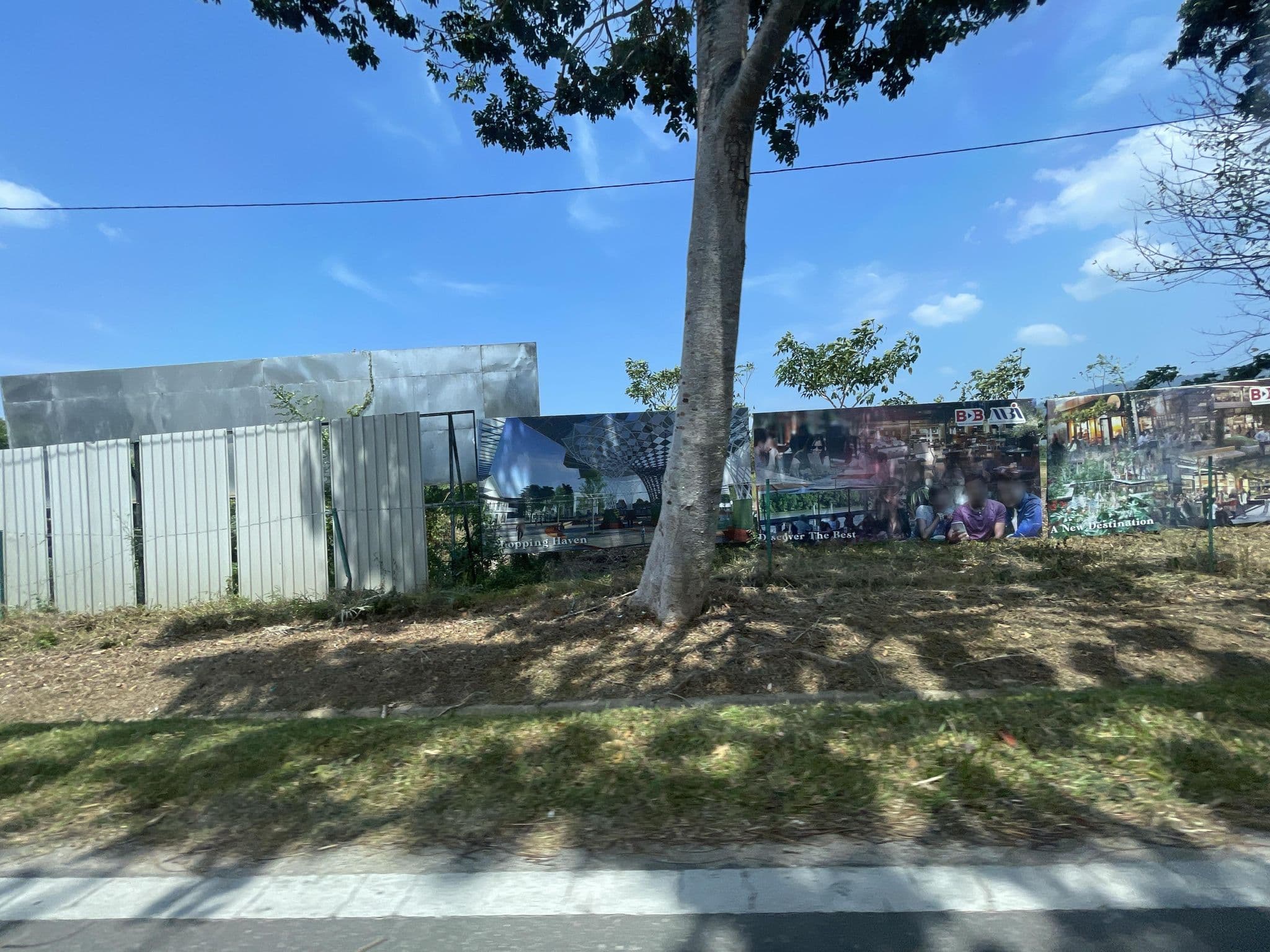 Street view near Sheraton ~Lyzar, Padang Mat Sirat — © filipb (CC BY-SA · Mapillary)