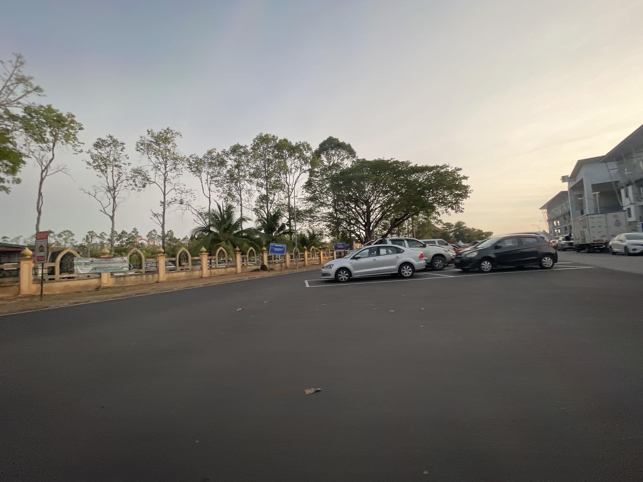 Street view near Komplex Pekan Rabu, Kuah — © filipb (CC BY-SA · Mapillary)