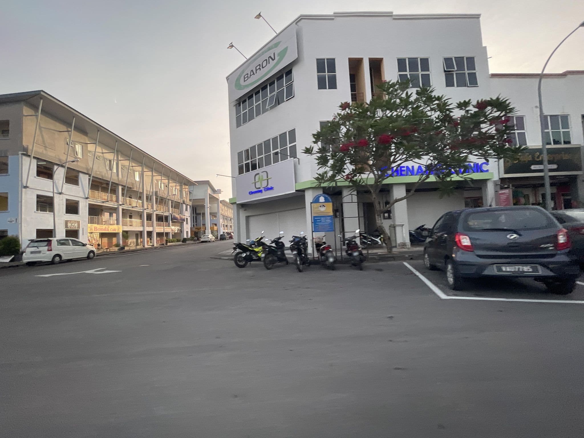 Street view near Cosy Inn, Kuah — © filipb (CC BY-SA · Mapillary)