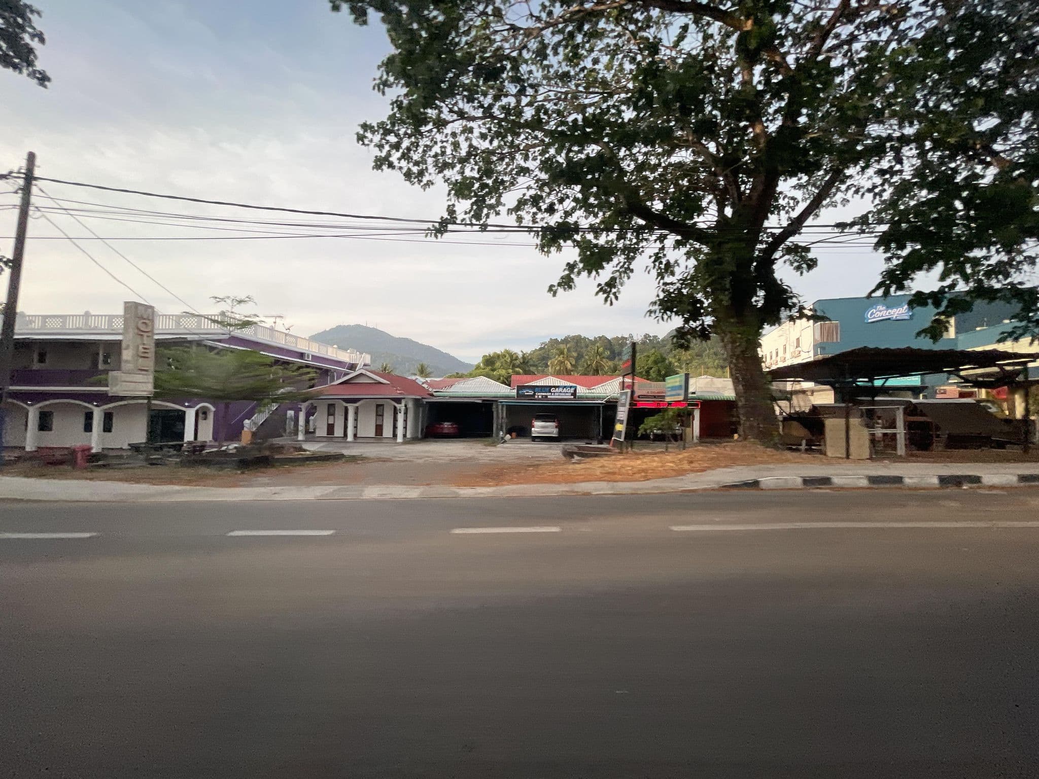 Street view near Az D Za Inn, Kuah — © filipb (CC BY-SA · Mapillary)
