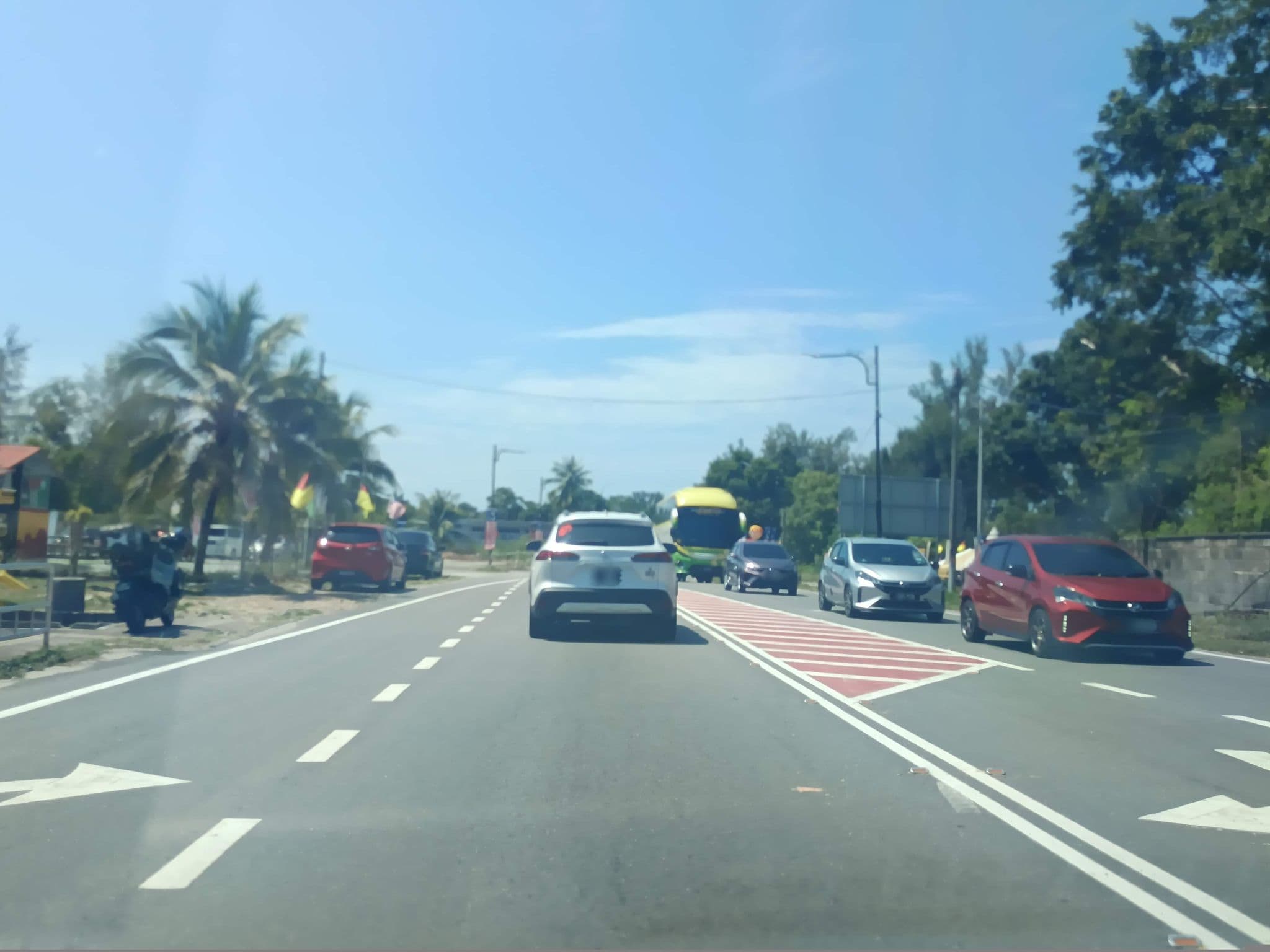 Street view near Kondominium Tanjung Biru, Kampung Sirusa — © YikQin (CC BY-SA · Mapillary)