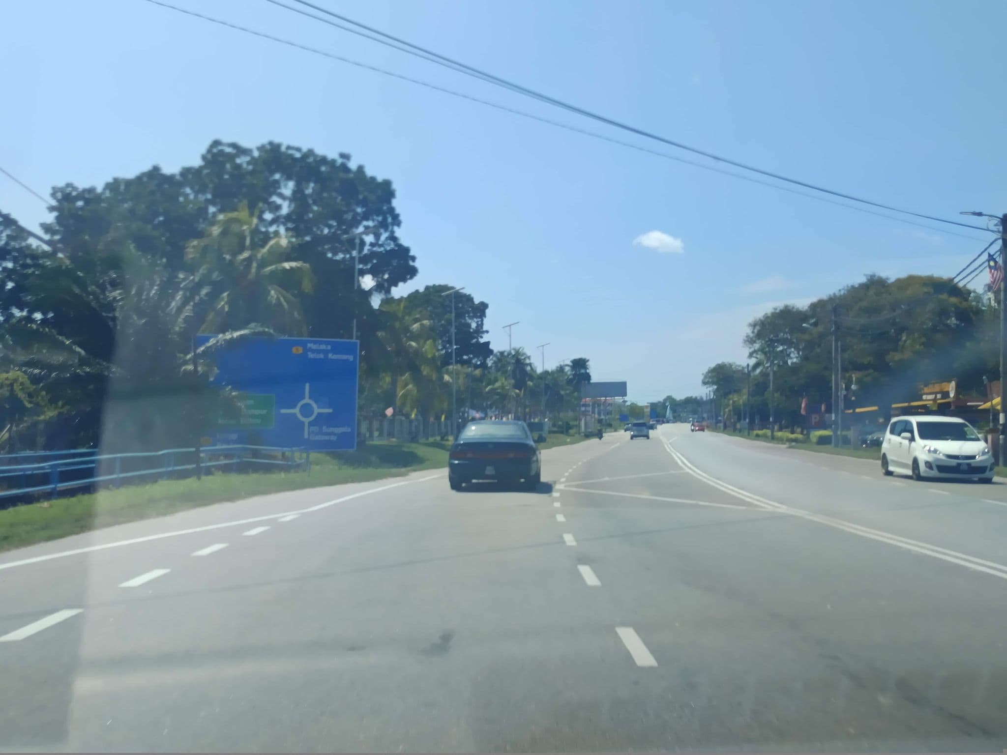 Street view near Room 394, Kampung Teluk Kemang — © YikQin (CC BY-SA · Mapillary)