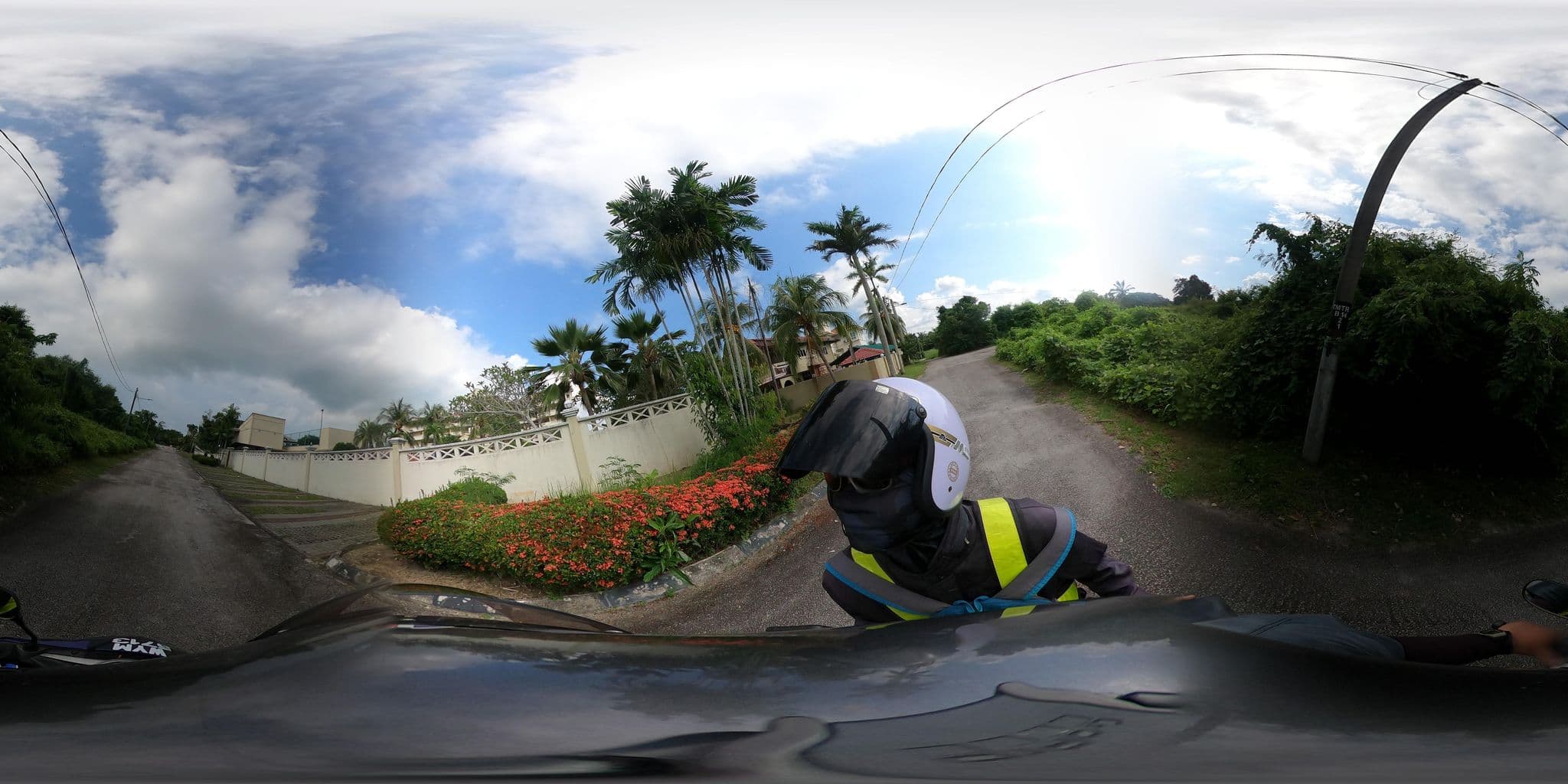 Street view near Vnet Home 7118 (Anggun Bungalow), Kampung Teluk Kemang — © ahlang2 (CC BY-SA · Mapillary)