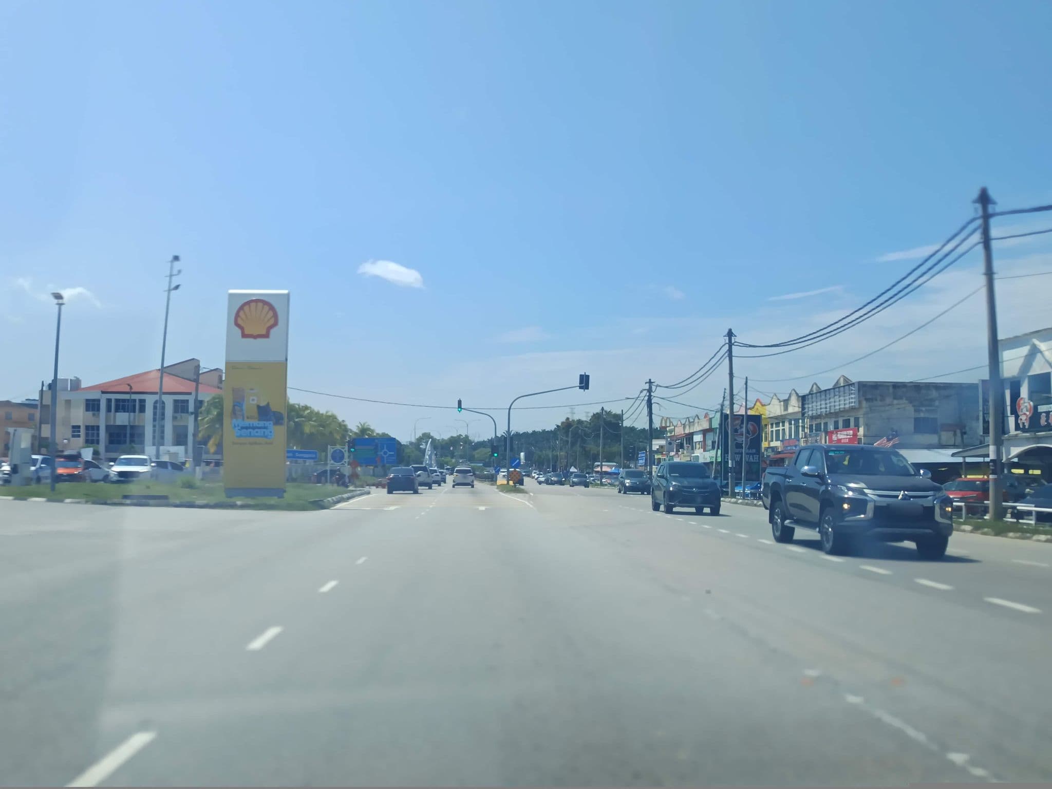 Street view near Admiral Marina Leisure Club, Kampung Teluk Kemang — © YikQin (CC BY-SA · Mapillary)