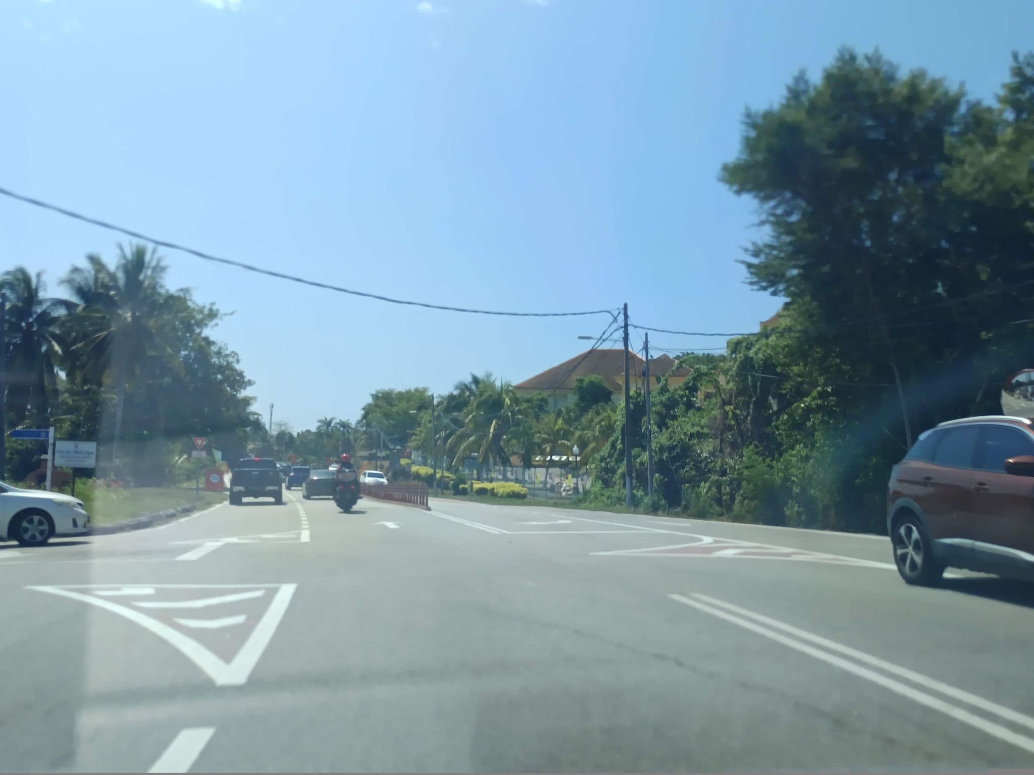 Street view near Room 018 - Golden Palm Tree Resort, Kampung Sirusa — © YikQin (CC BY-SA · Mapillary)