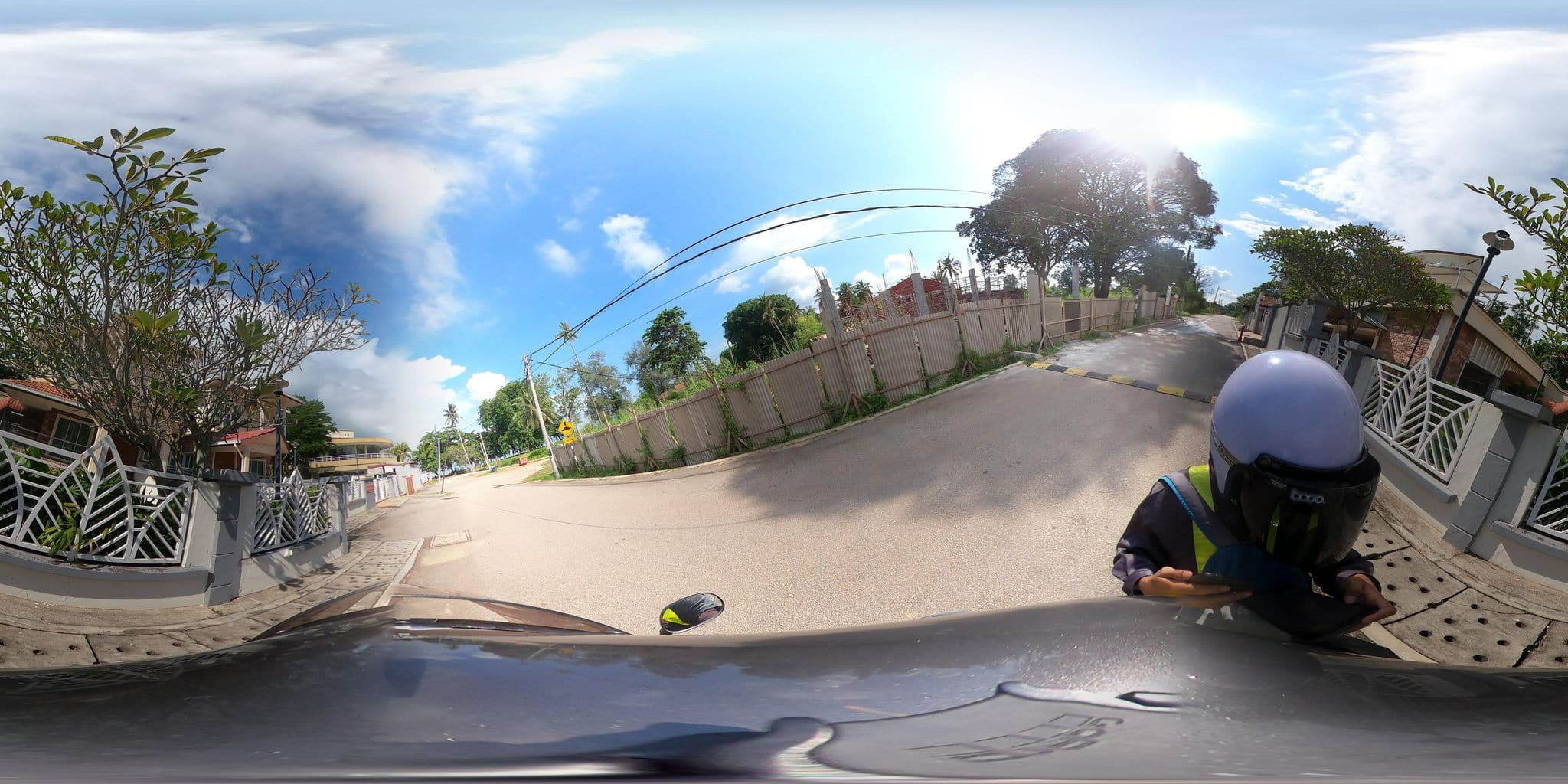 Street view near Thishtle Resort and Spa, Kampung Teluk Kemang — © ahlang2 (CC BY-SA · Mapillary)