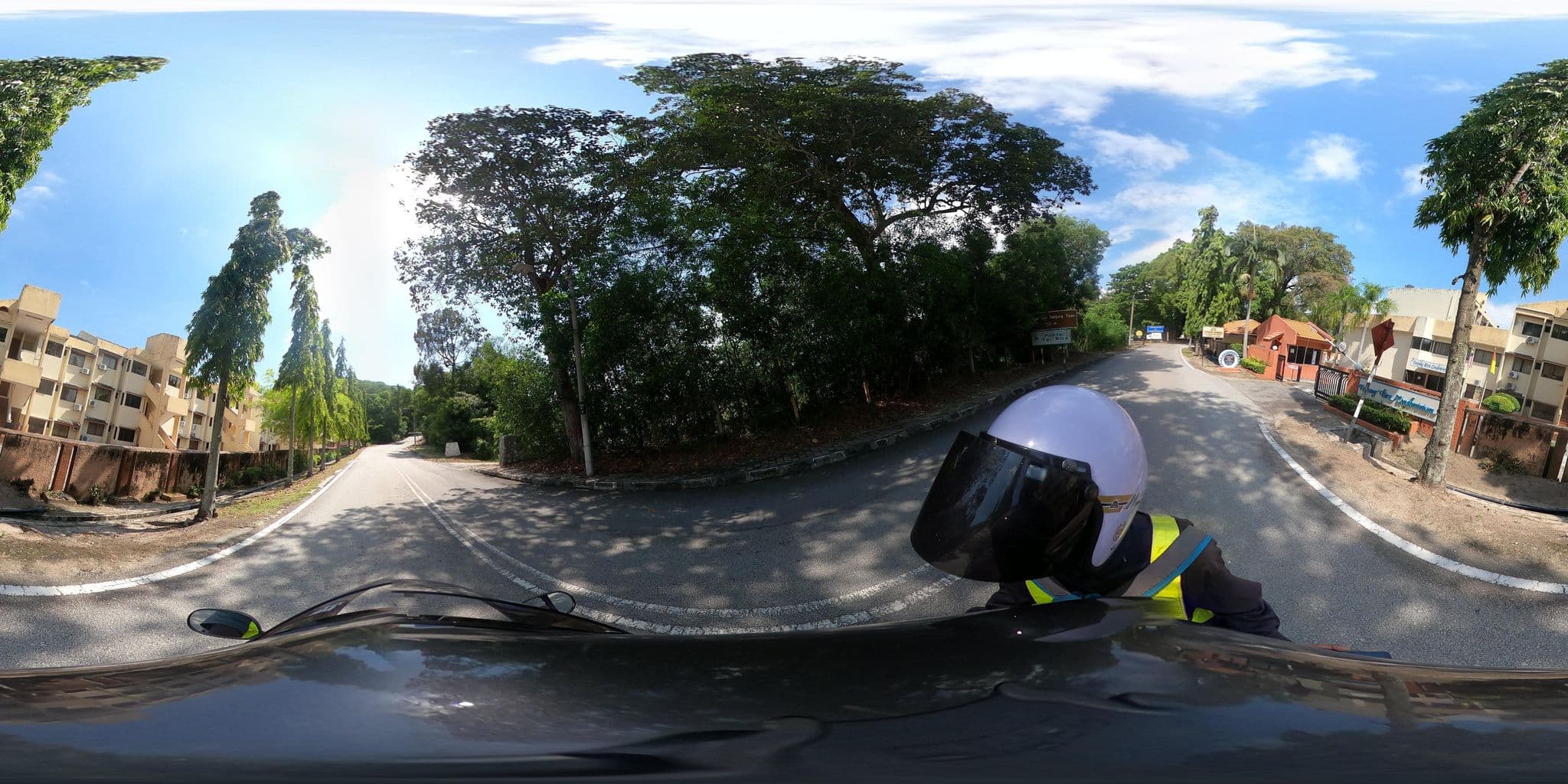Street view near Blue Lagoon Condominium (Vnet), Kampung Teluk Kemang — © ahlang2 (CC BY-SA · Mapillary)