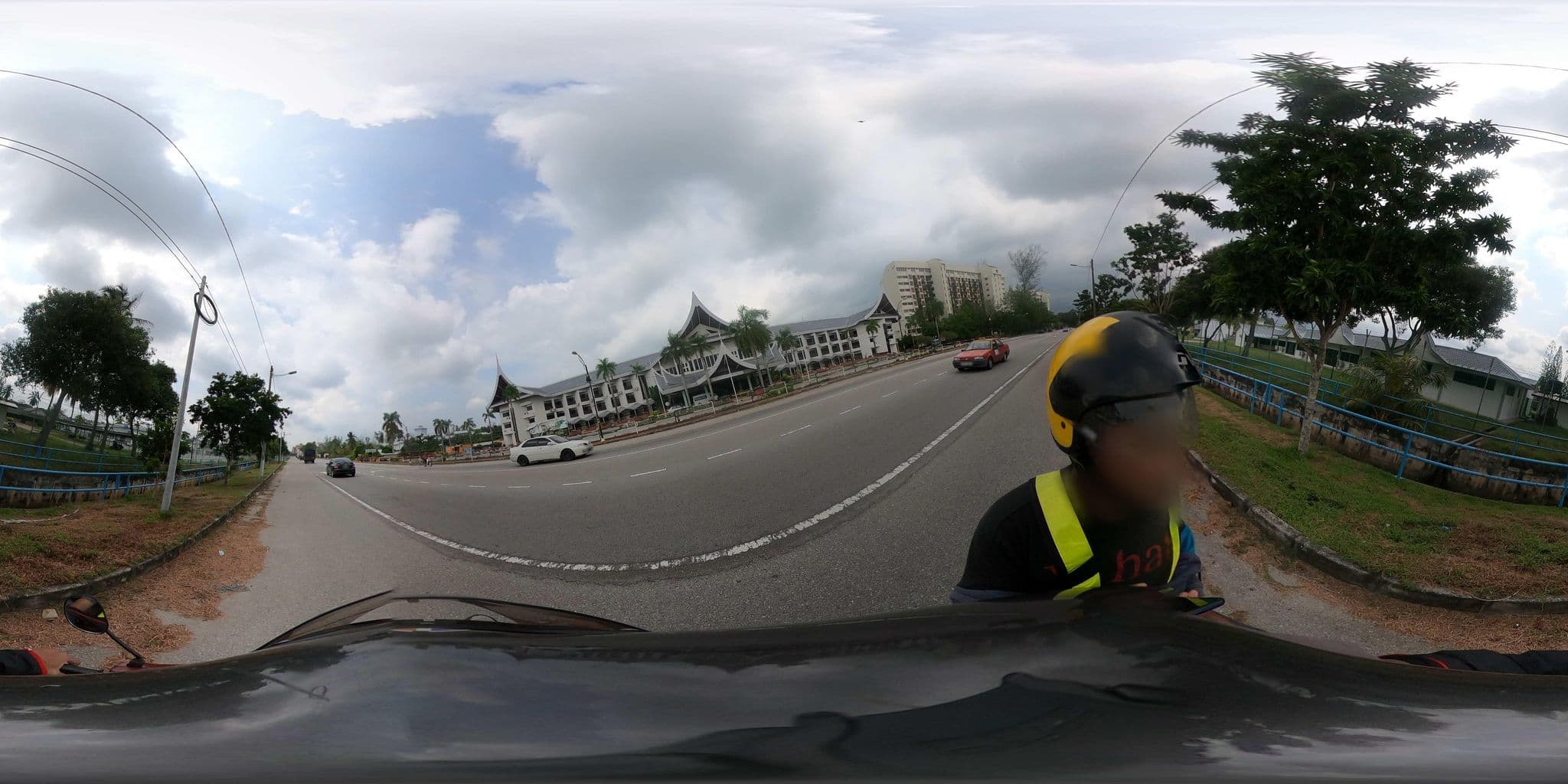Street view near Puteri Beach Resort Apartment & Hotel, Kampung Sirusa — © ahlang2 (CC BY-SA · Mapillary)