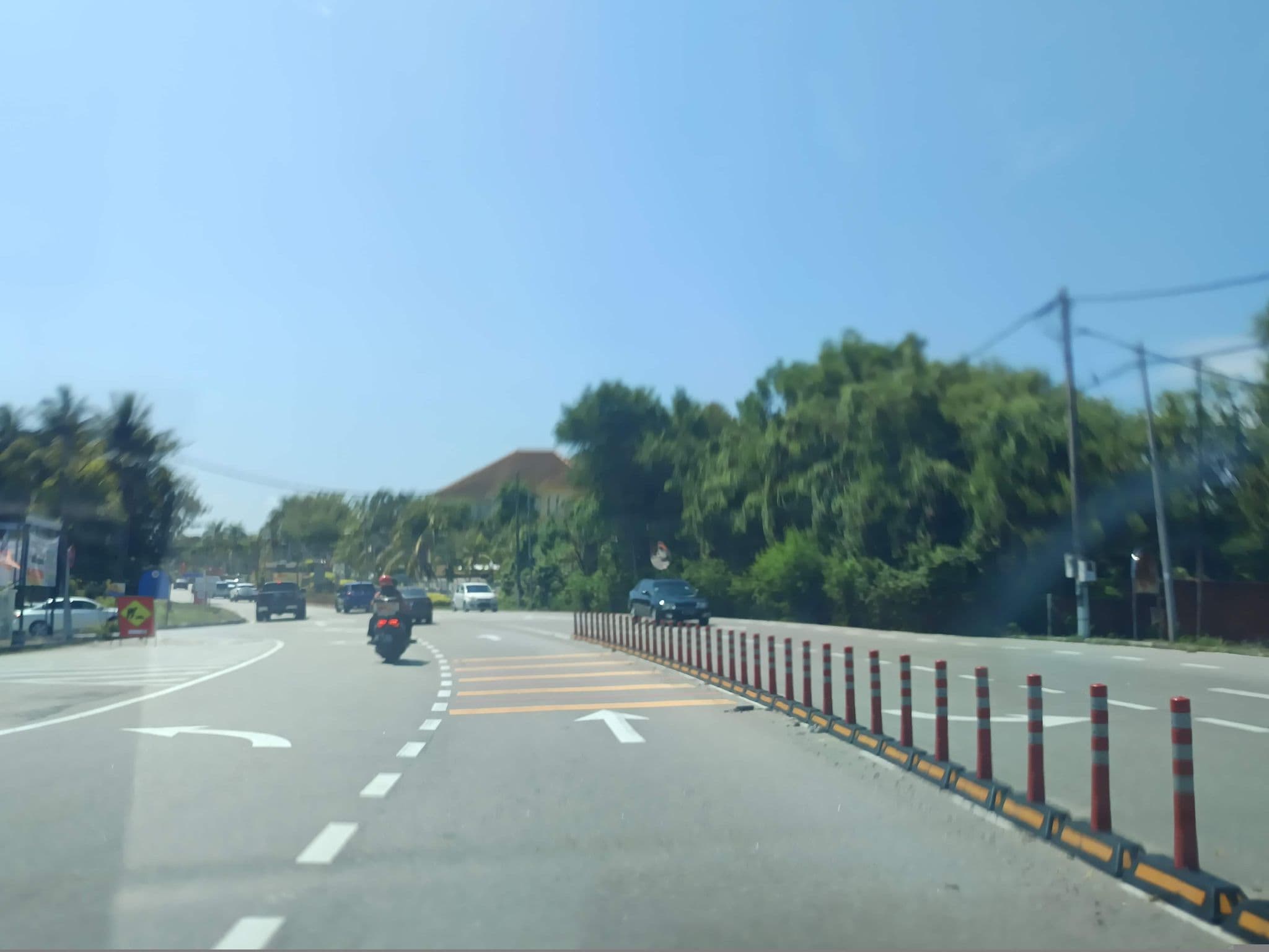 Street view near Sunshine Bay Resort, Kampung Sirusa — © YikQin (CC BY-SA · Mapillary)