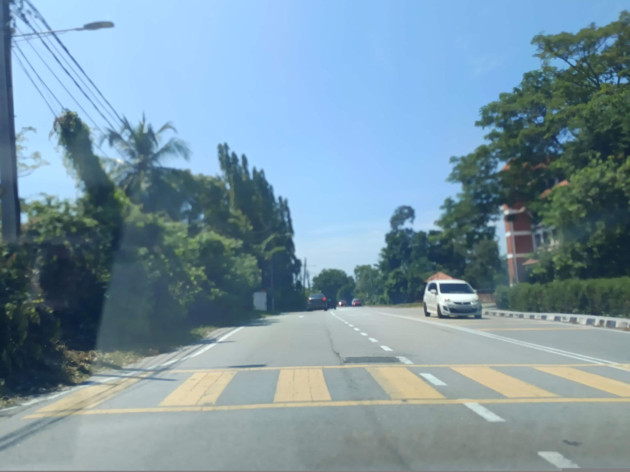 Street view near Car Park Avillion, Kampung Sirusa — © YikQin (CC BY-SA · Mapillary)