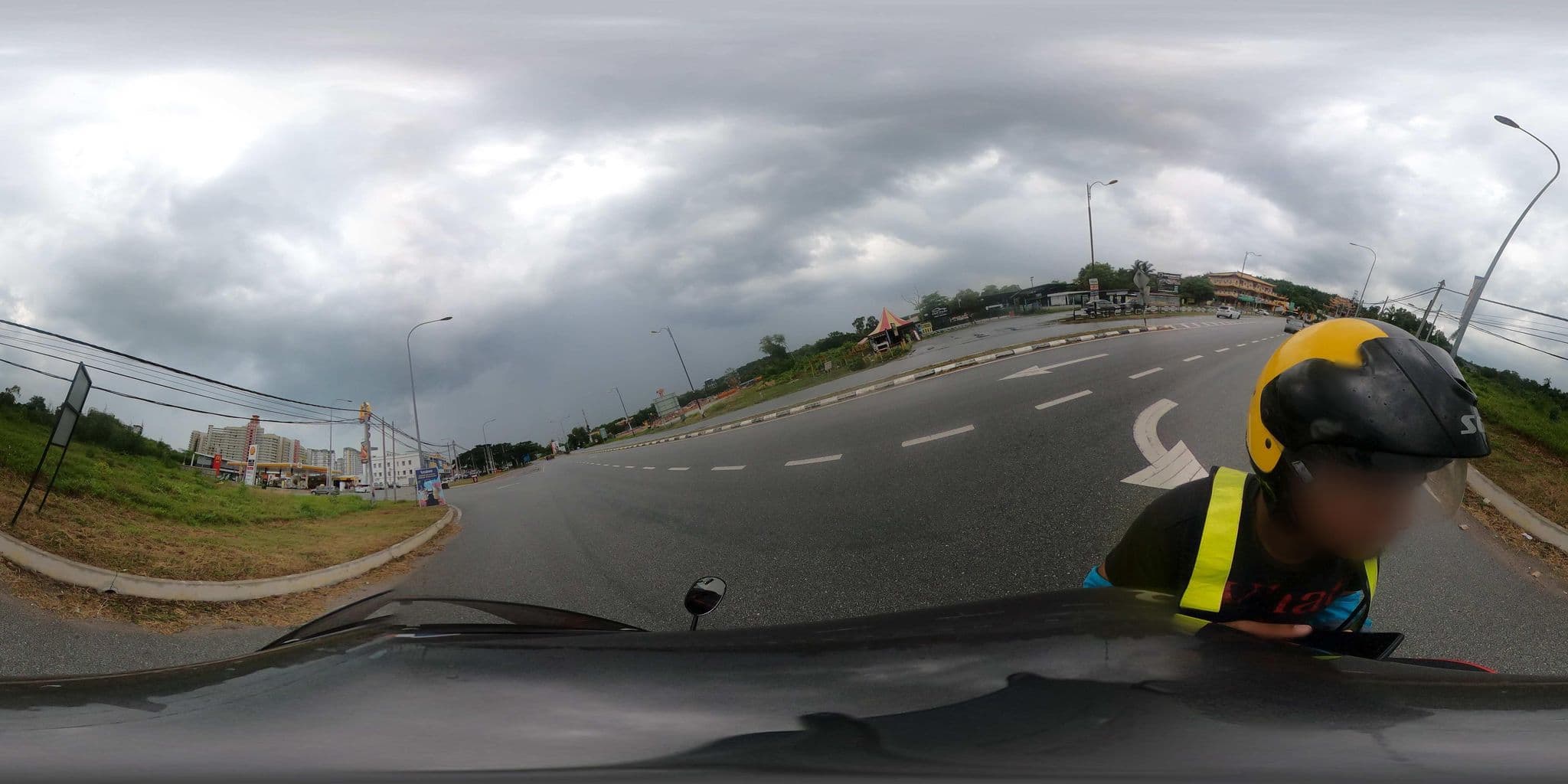 Street view near The Legend Water Chalet, Kampung Teluk Kemang — © ahlang2 (CC BY-SA · Mapillary)
